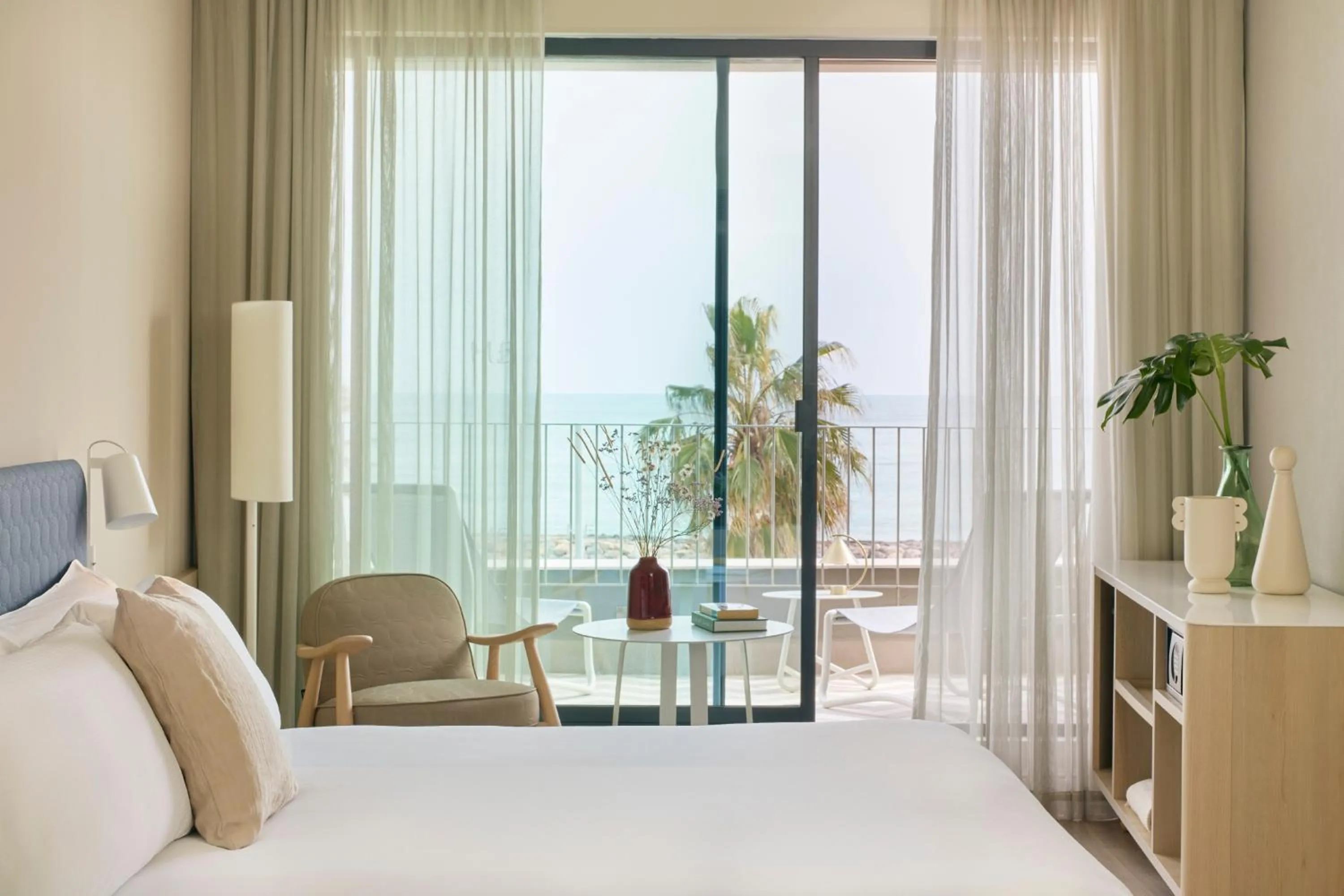 Extra ME + Junior Suite Sea View in ME Sitges Terramar
