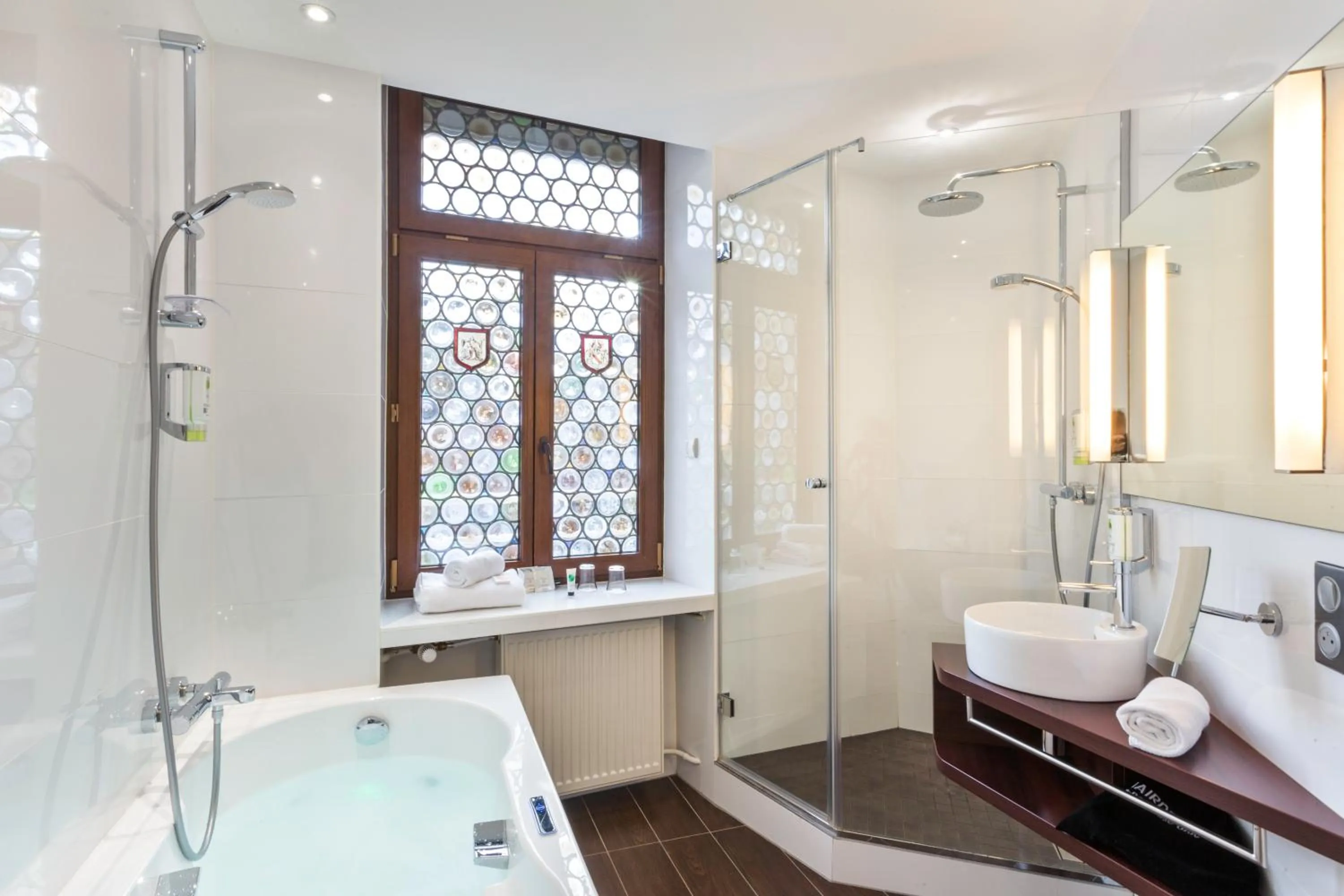 Deluxe Queen Room - Non-Smoking in Best Western Plus Monopole Métropole