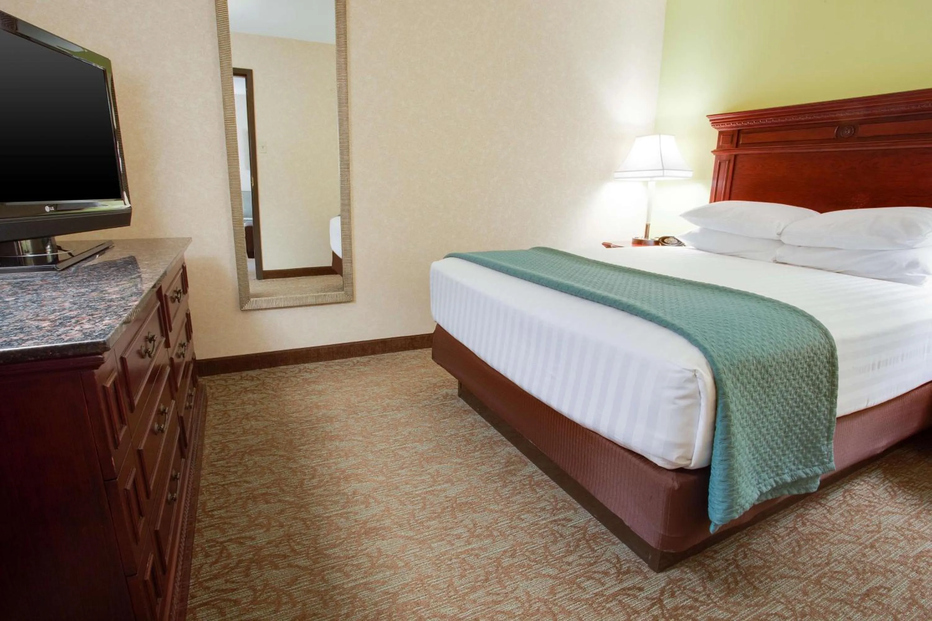 Superior Suite in Drury Inn & Suites St. Louis Convention Center