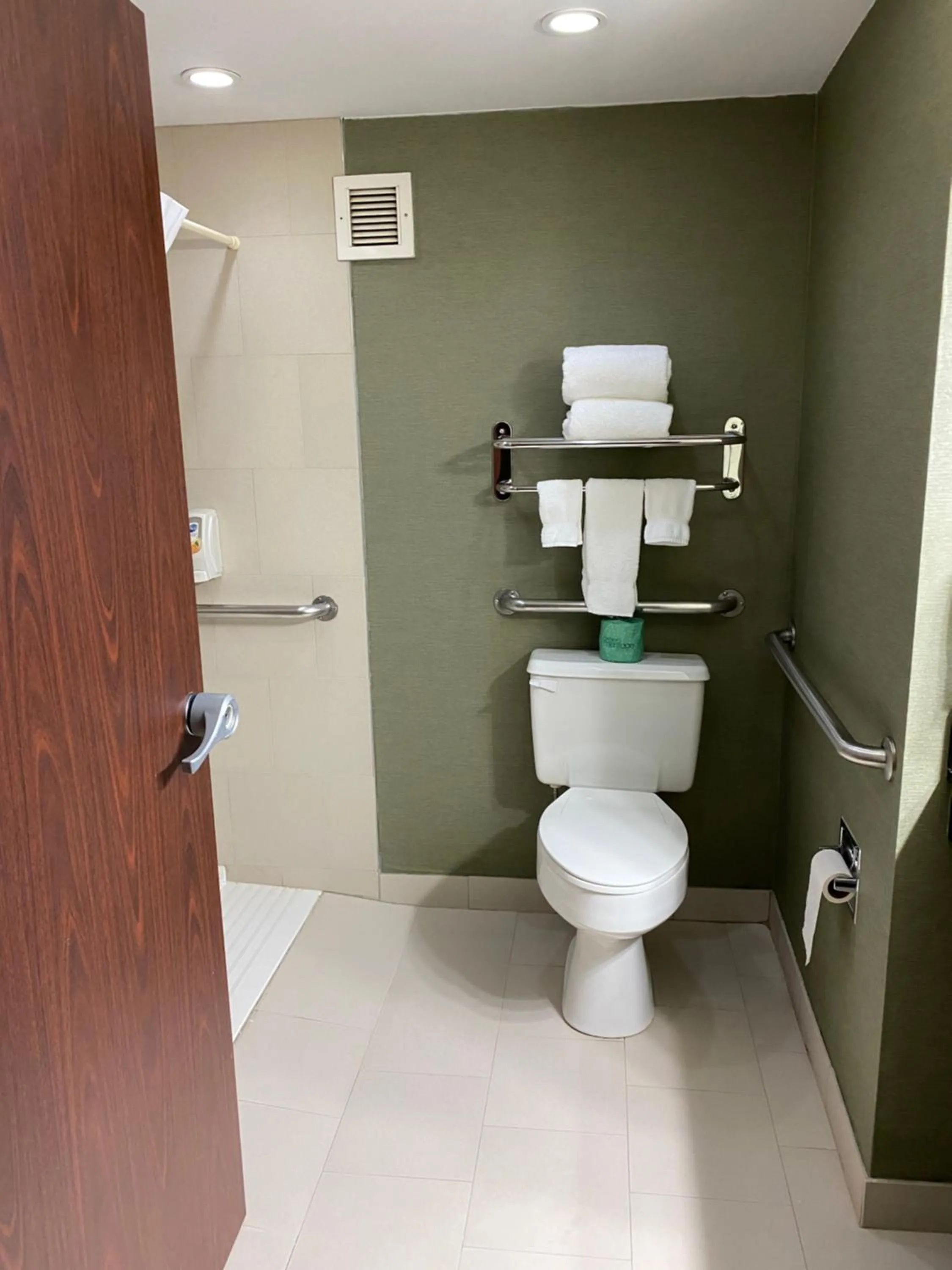 King Room - Disability Access in The Atrium Hotel on Third