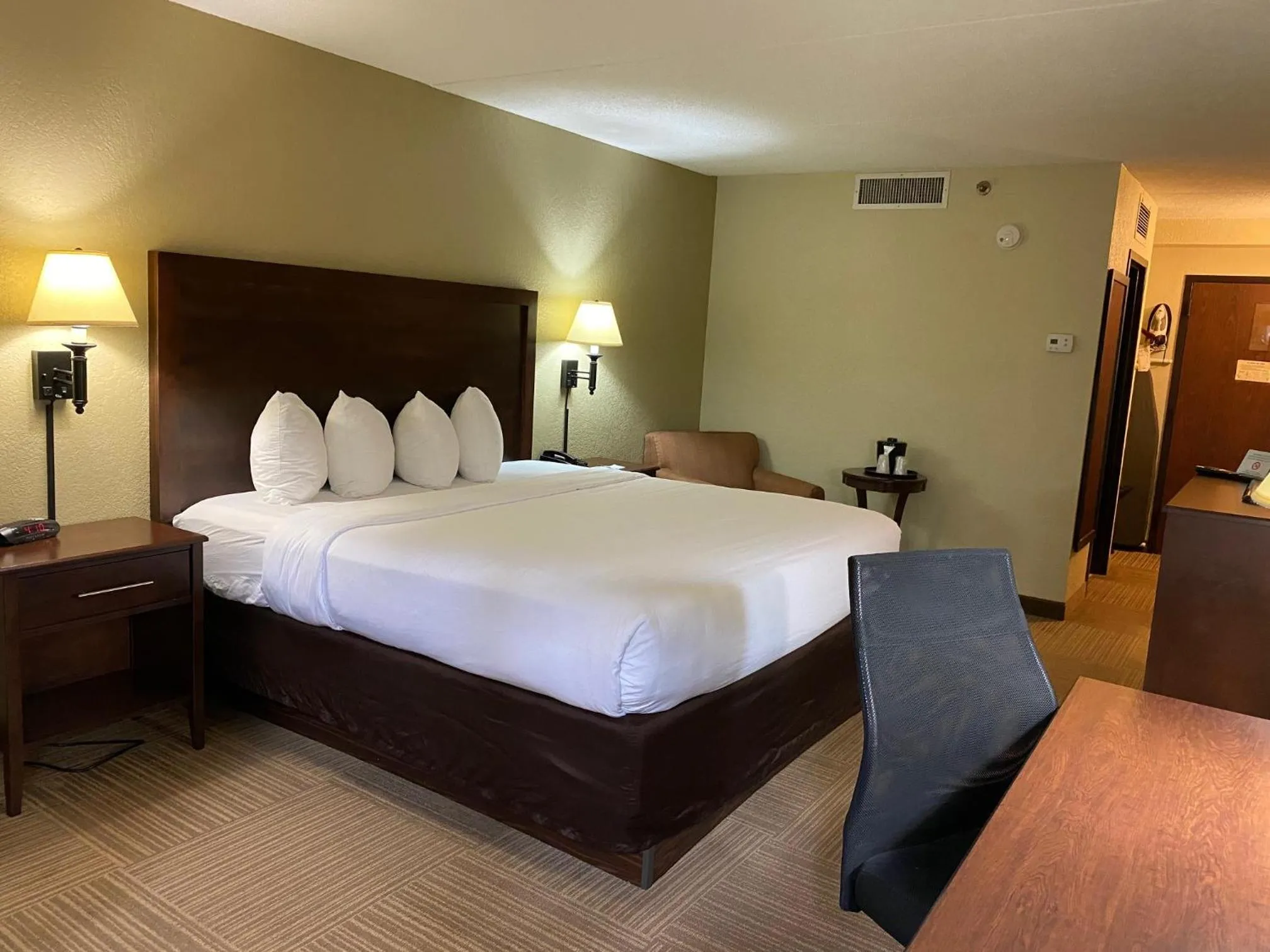 King Room - Non-Smoking in The Atrium Hotel on Third