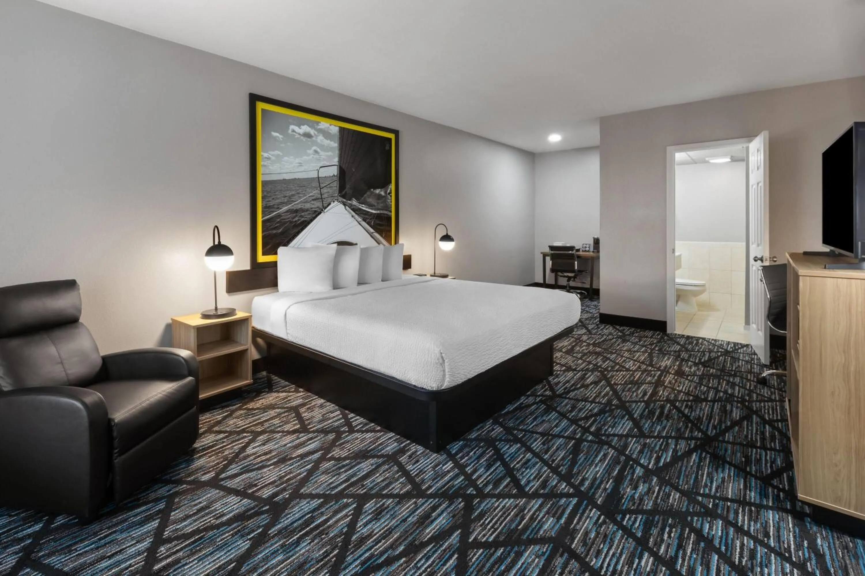 Deluxe King Room - Non-Smoking in Super 8 by Wyndham Traverse City