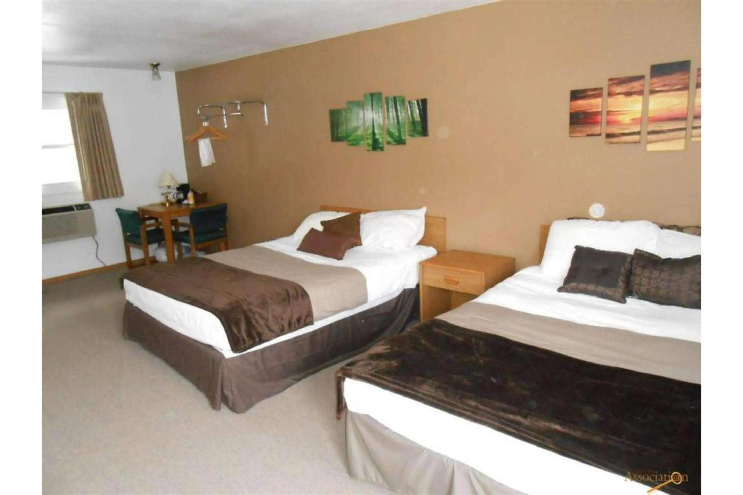 2 Queen Beds Suite Non-Smoking in The Brookside Motel by Belvilla Keystone Near Mt Rushmore