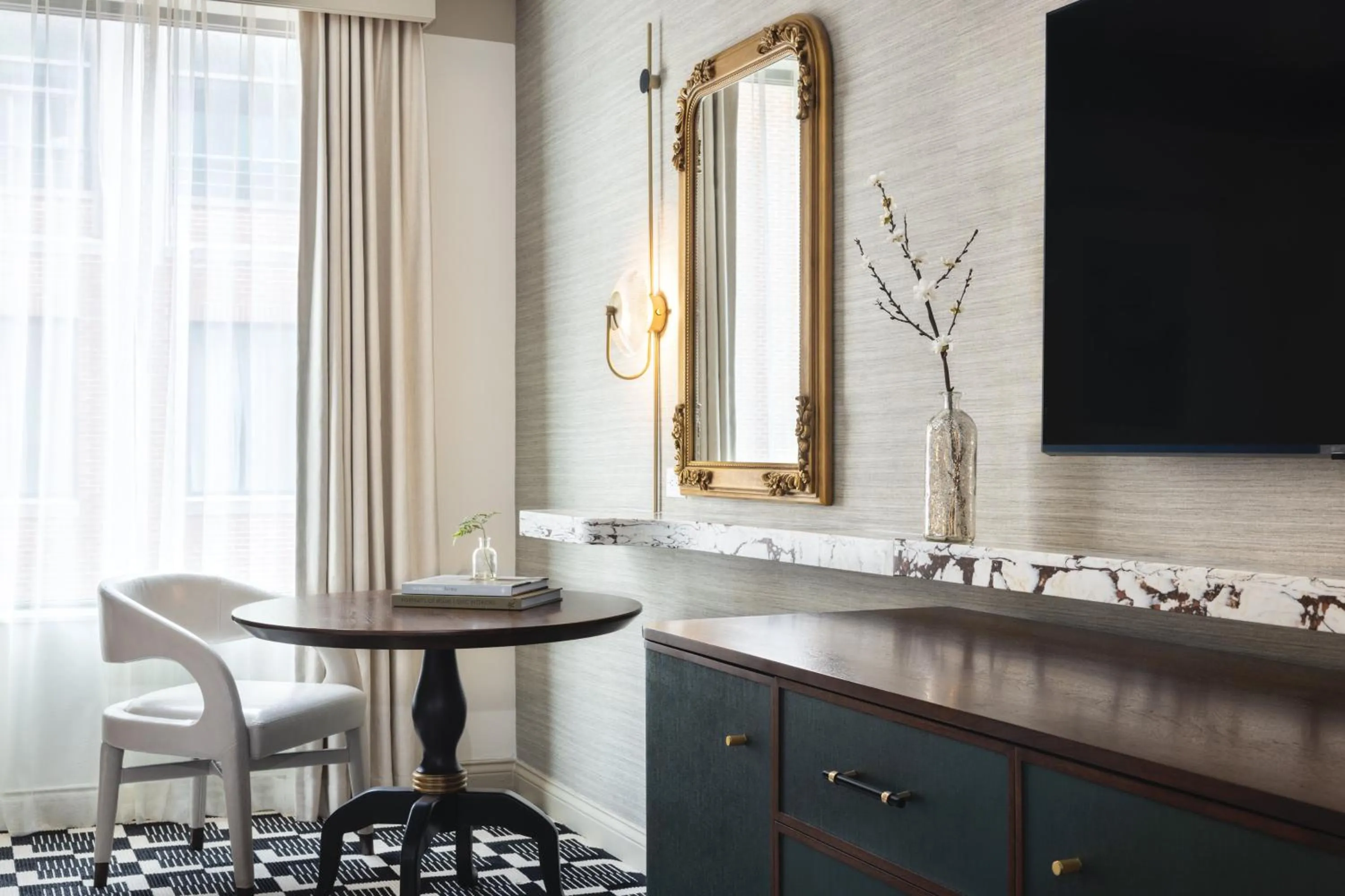 Classic Deluxe Room 2 Queen Beds in Omni Severin Hotel