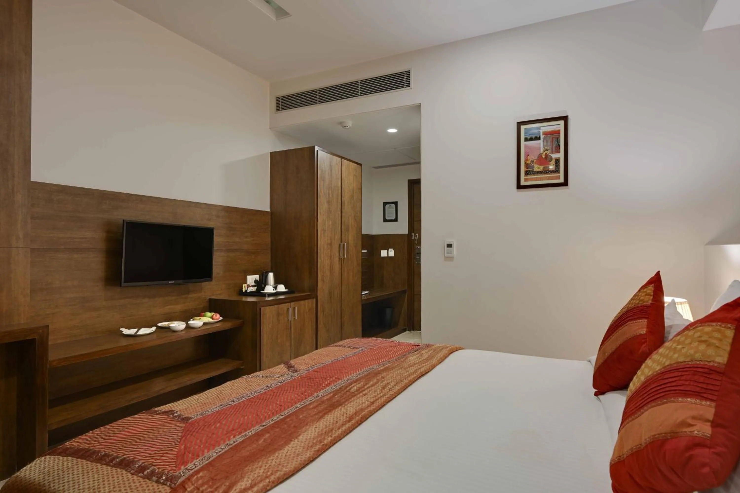 Deluxe Double Room - single occupancy in Shahpura Residency