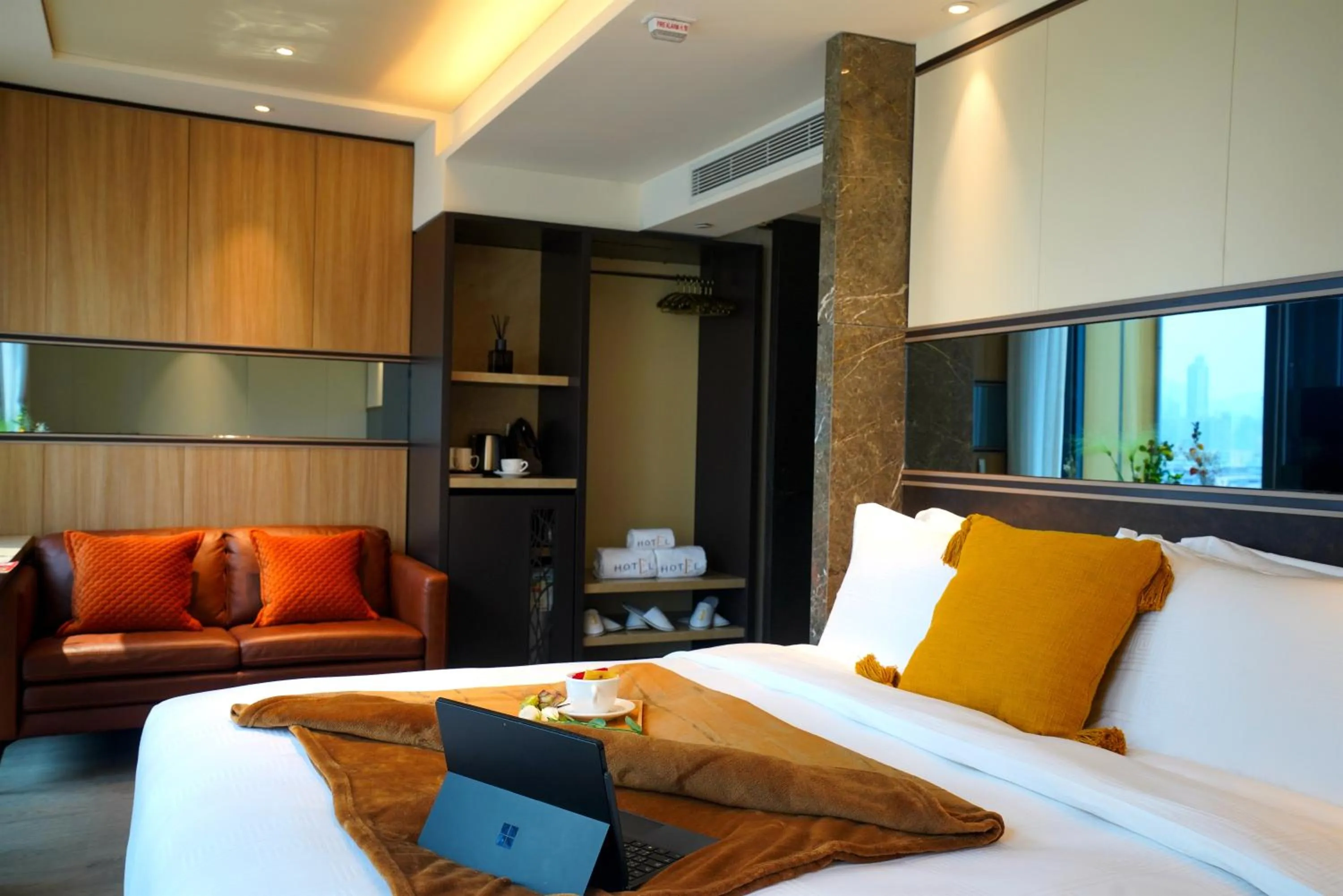 Photo of the whole room in E Hotel
