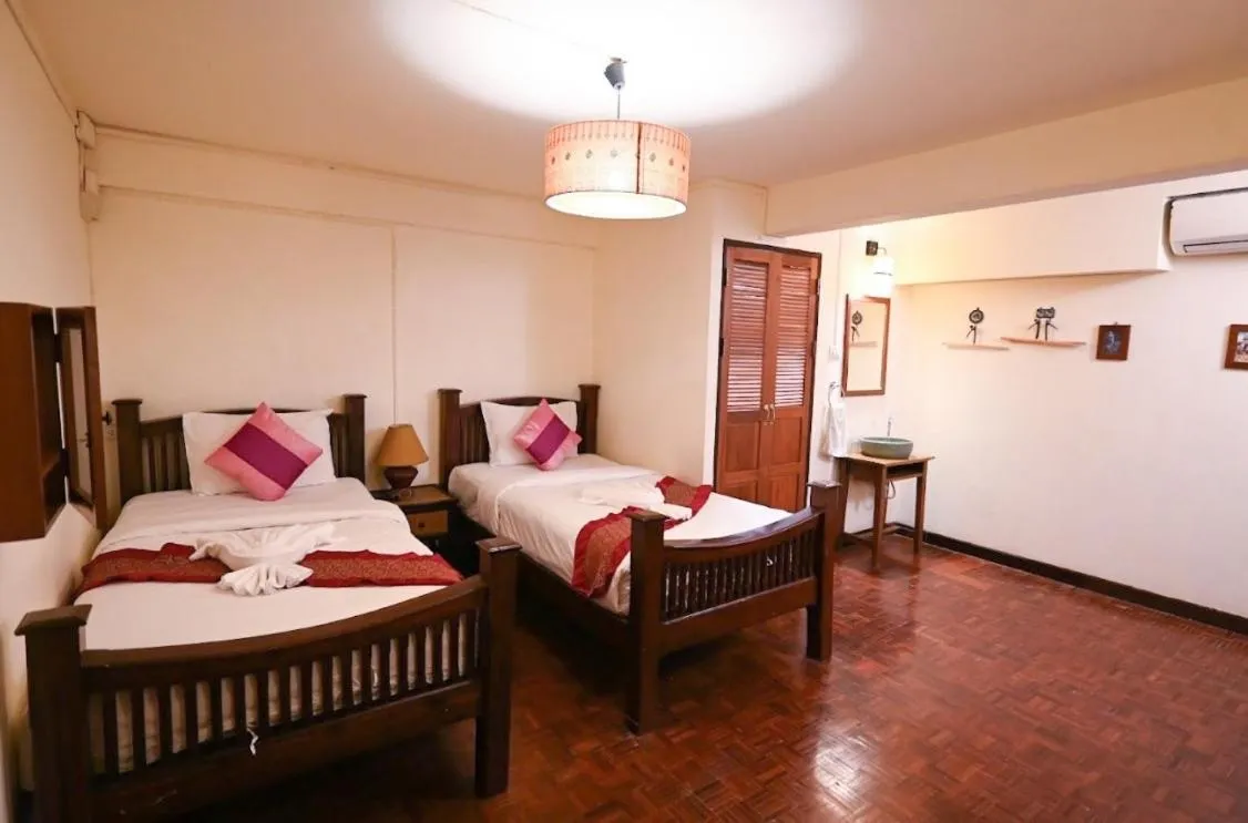 Superior Twin Room - No Window in Rustic Guest House