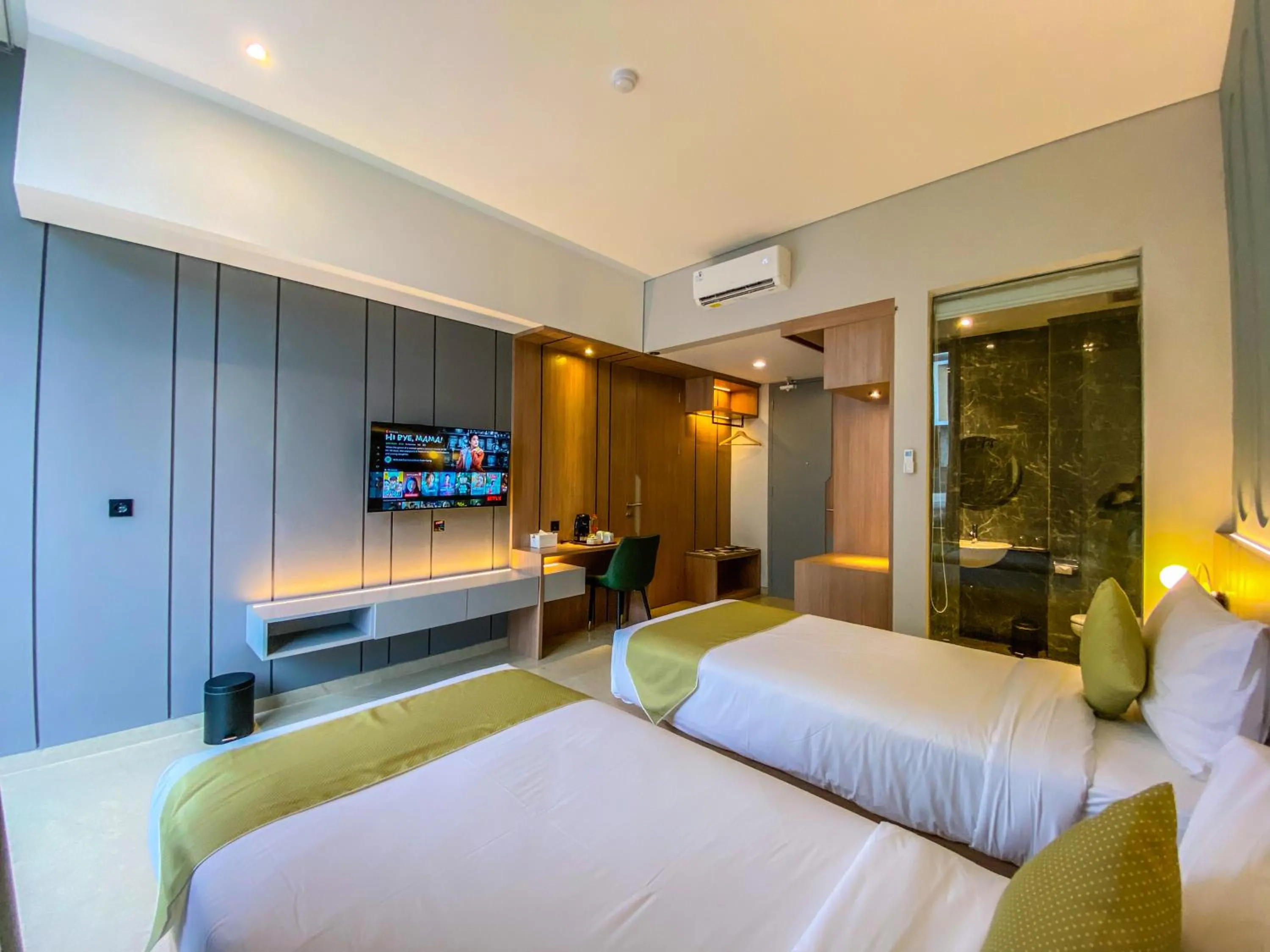Twin Room with Balcony in Facade Hotel by Azana