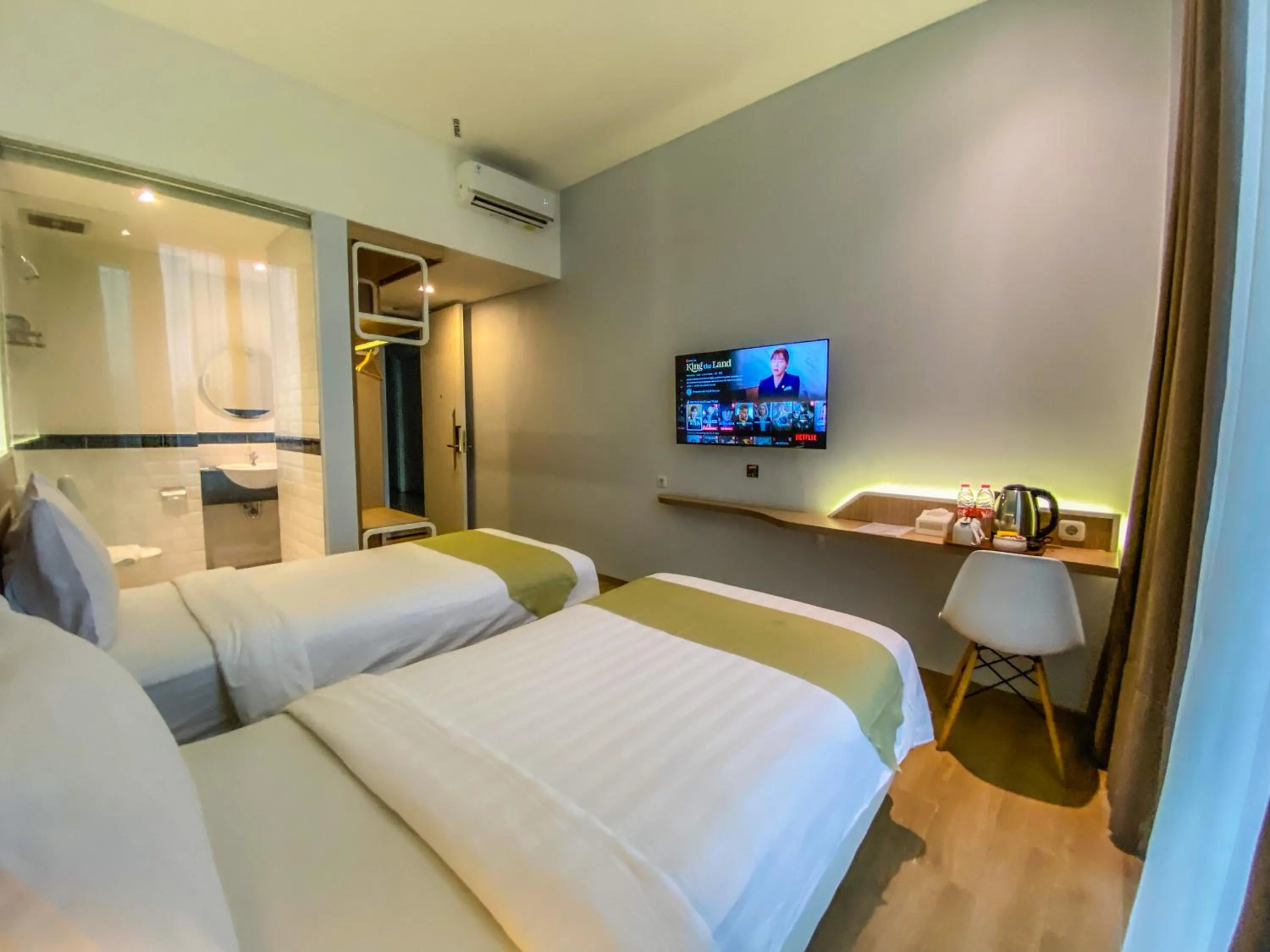 Deluxe Room in Facade Hotel by Azana