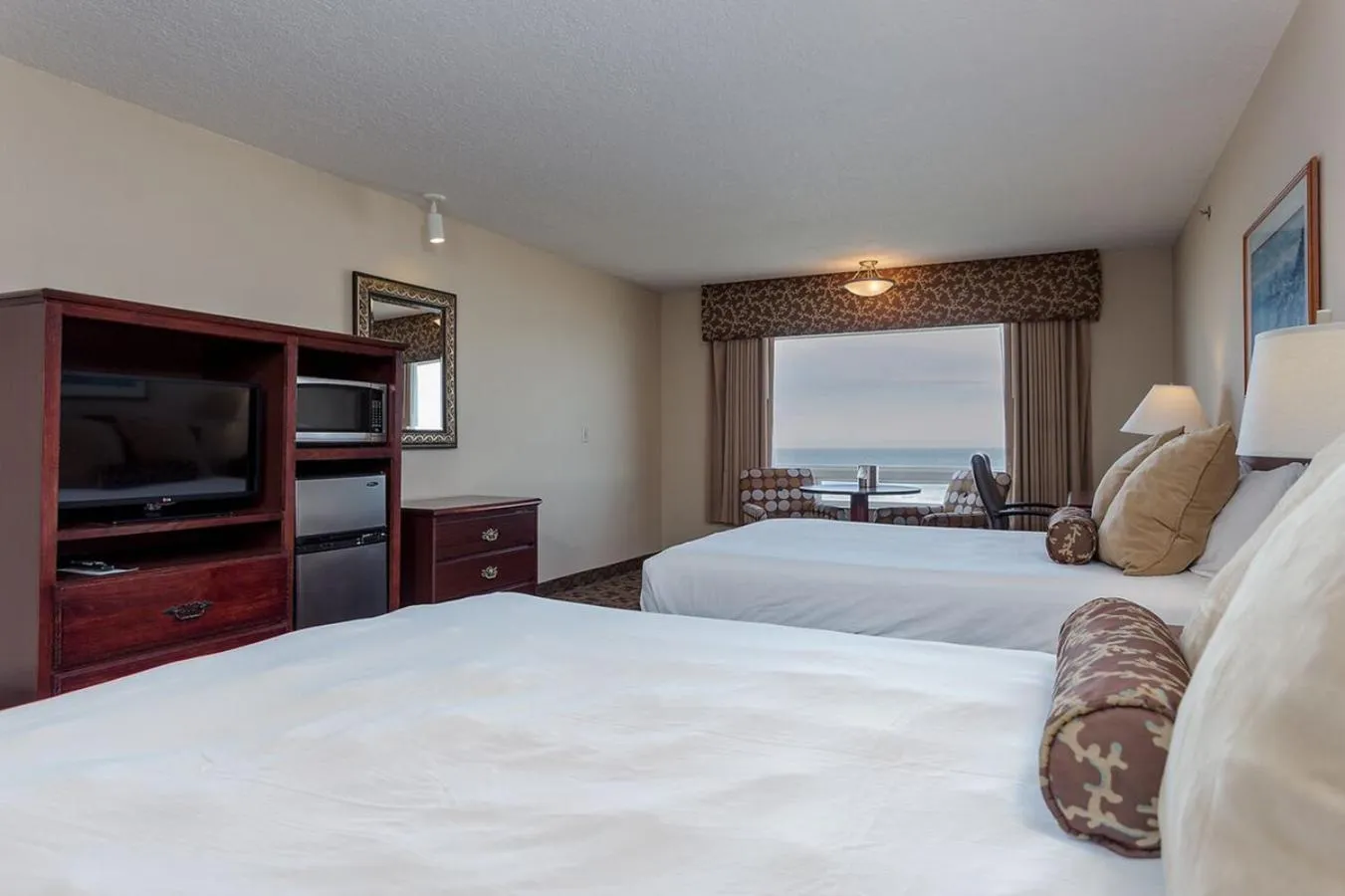 Deluxe Queen Room with Two Queen Beds - single occupancy in Shilo Inn Suites Newport