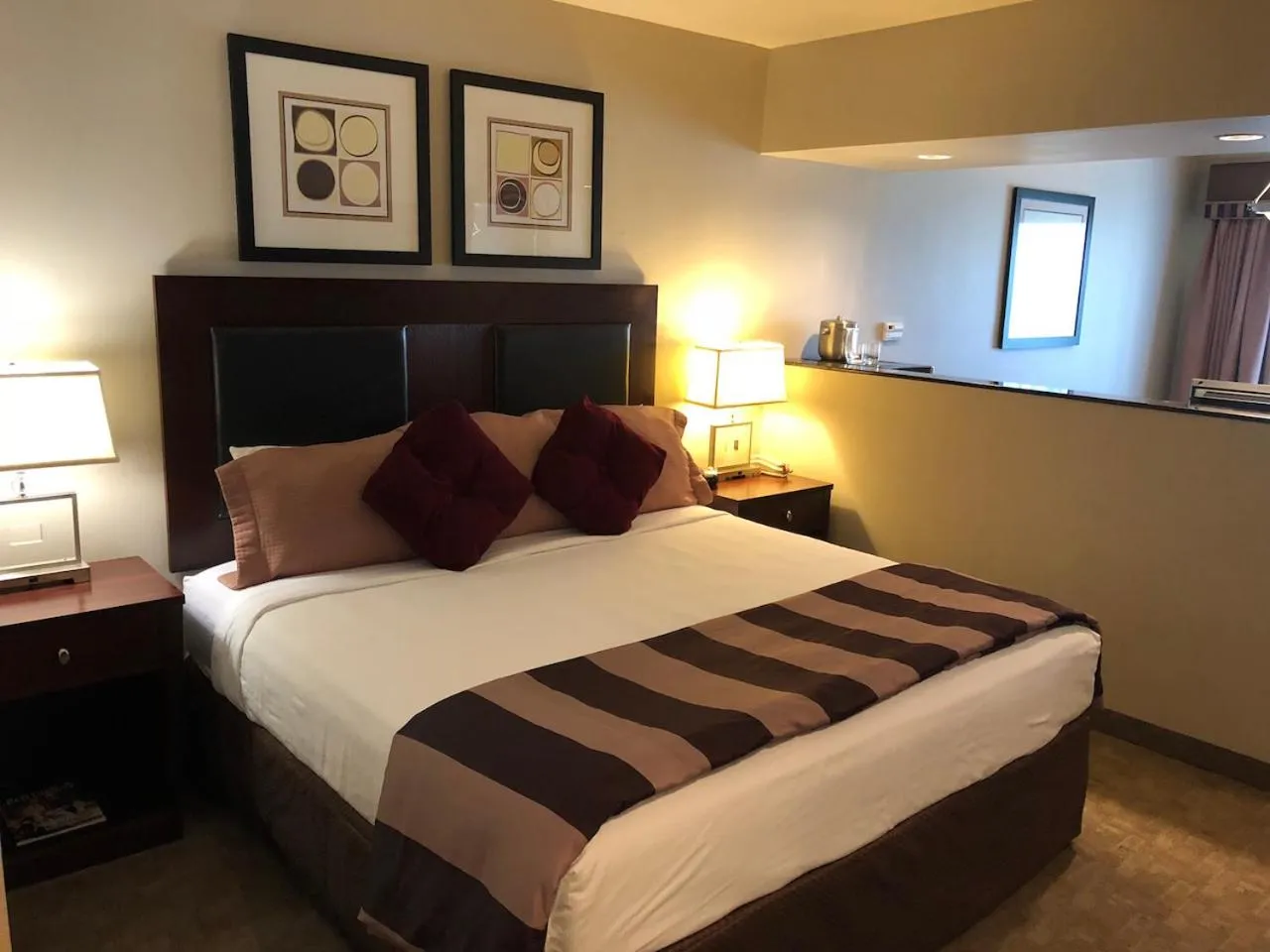 King Room with Sofa Bed - single occupancy in Shilo Inn Killeen