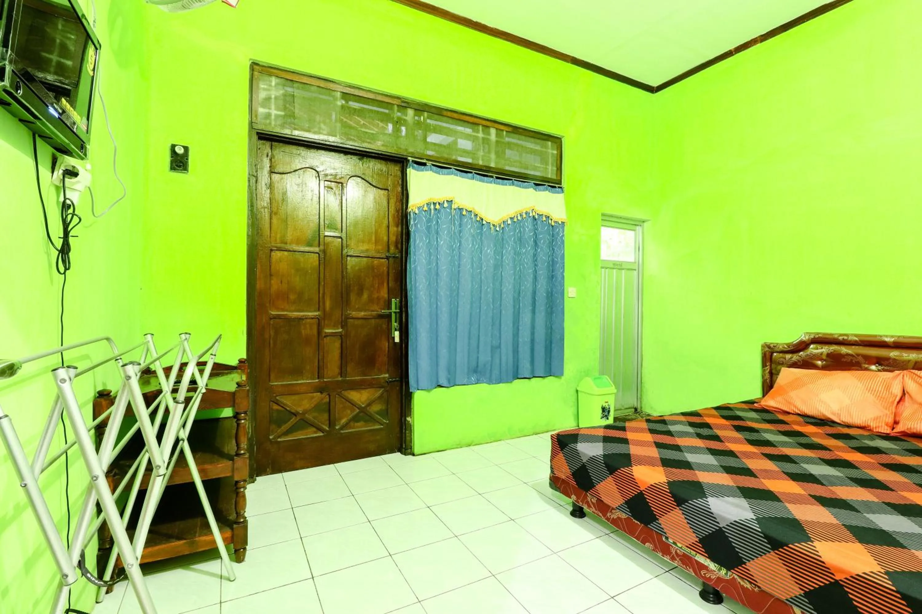 Superior Double with Fan in Willy Homestay Borobudur