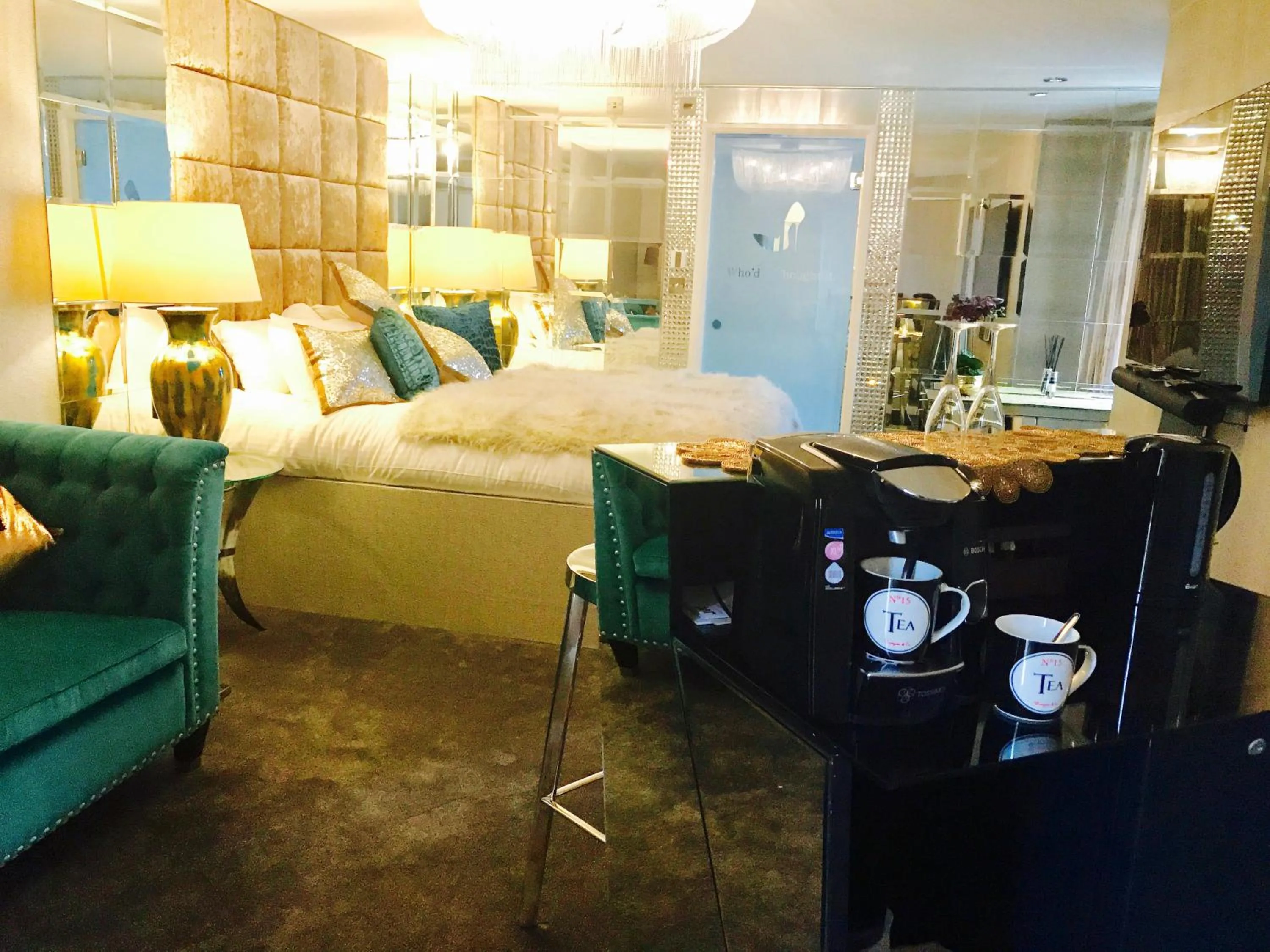 Queen Suite with Spa Bath in Who'd A Thought It