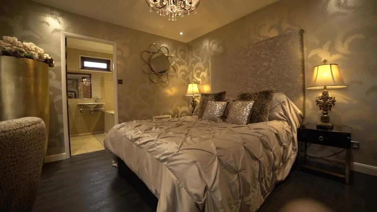 Suite with Spa Bath in Who'd A Thought It