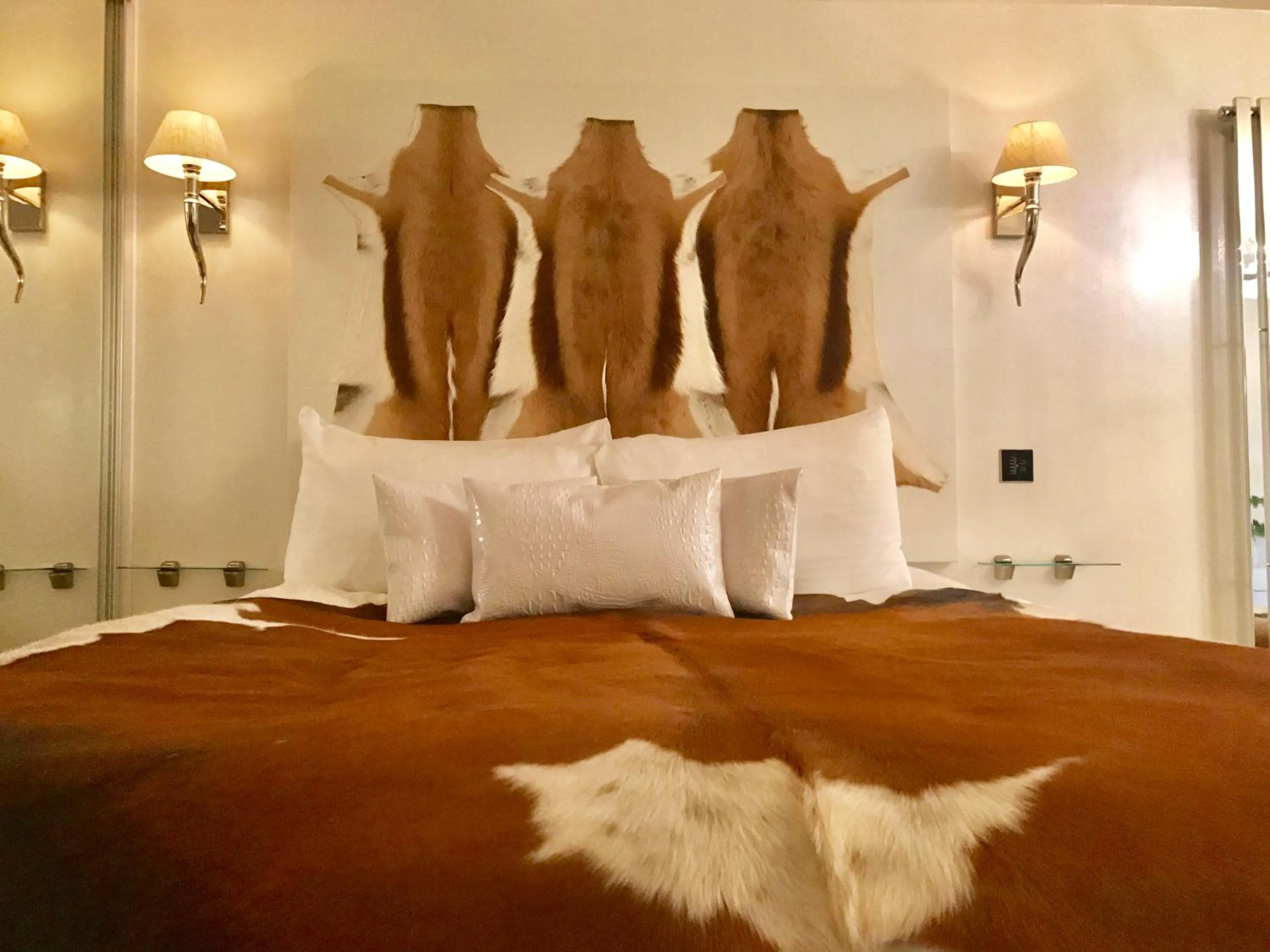 Deluxe Suite with Spa Bath in Who'd A Thought It