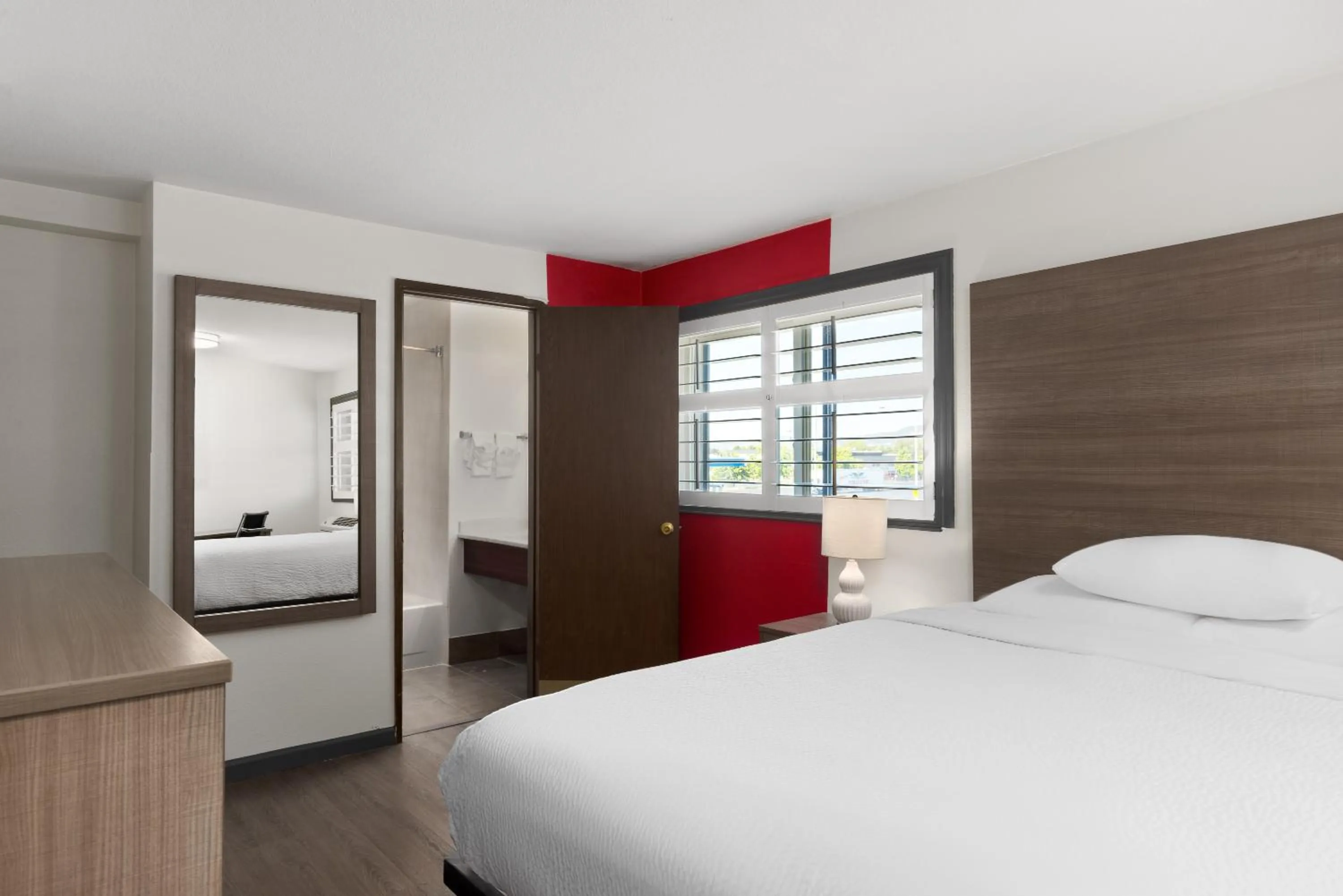 Queen Room - Non-Smoking in Ramada by Wyndham Medford Airport North