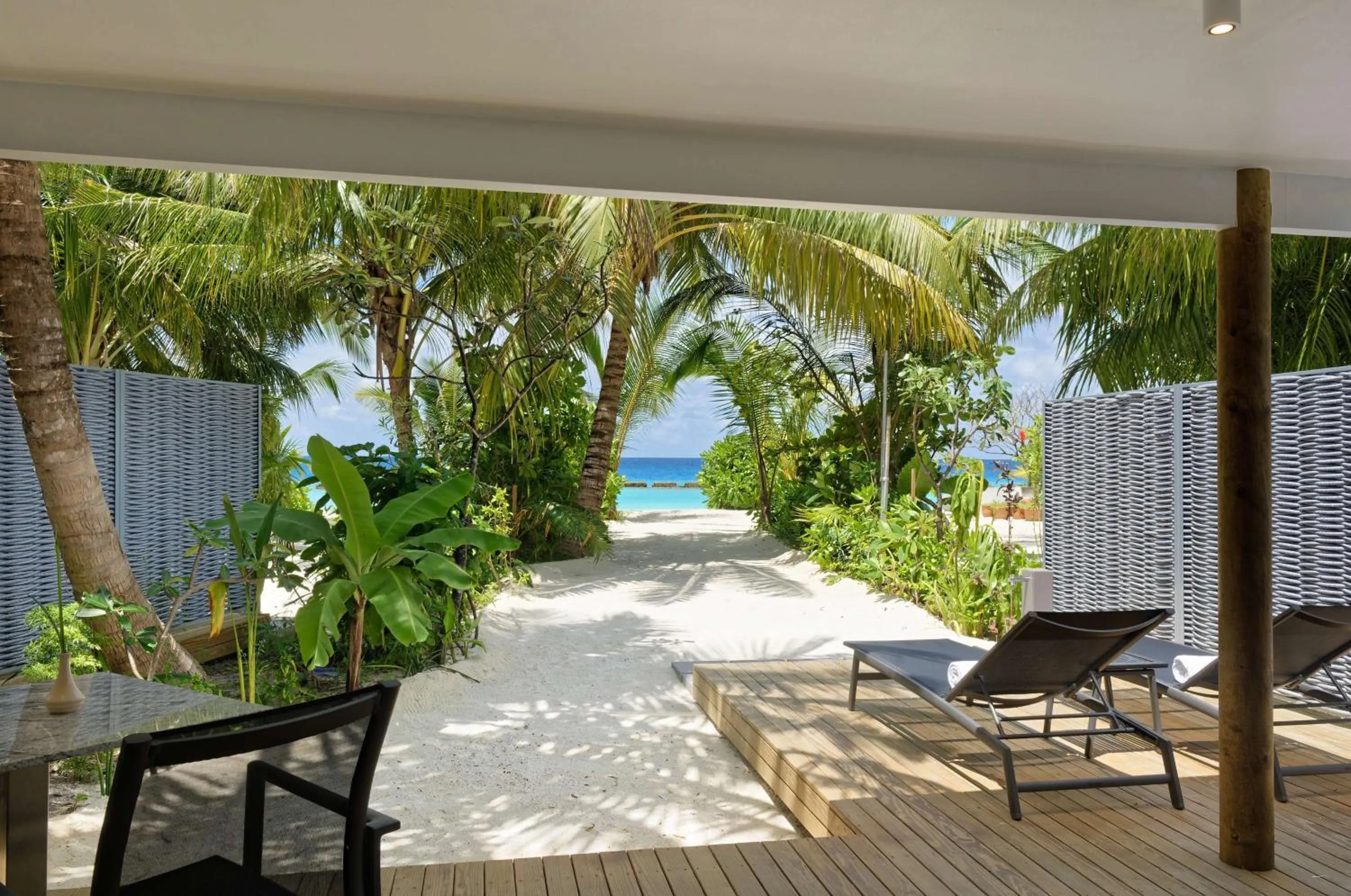 1 Bedroom Beach Villa in OUTRIGGER Maldives Maafushivaru Resort - 25 percent discount on transfers for min 4 nights stay and more, valid for reservations between 01 July till 22 Dec 2025