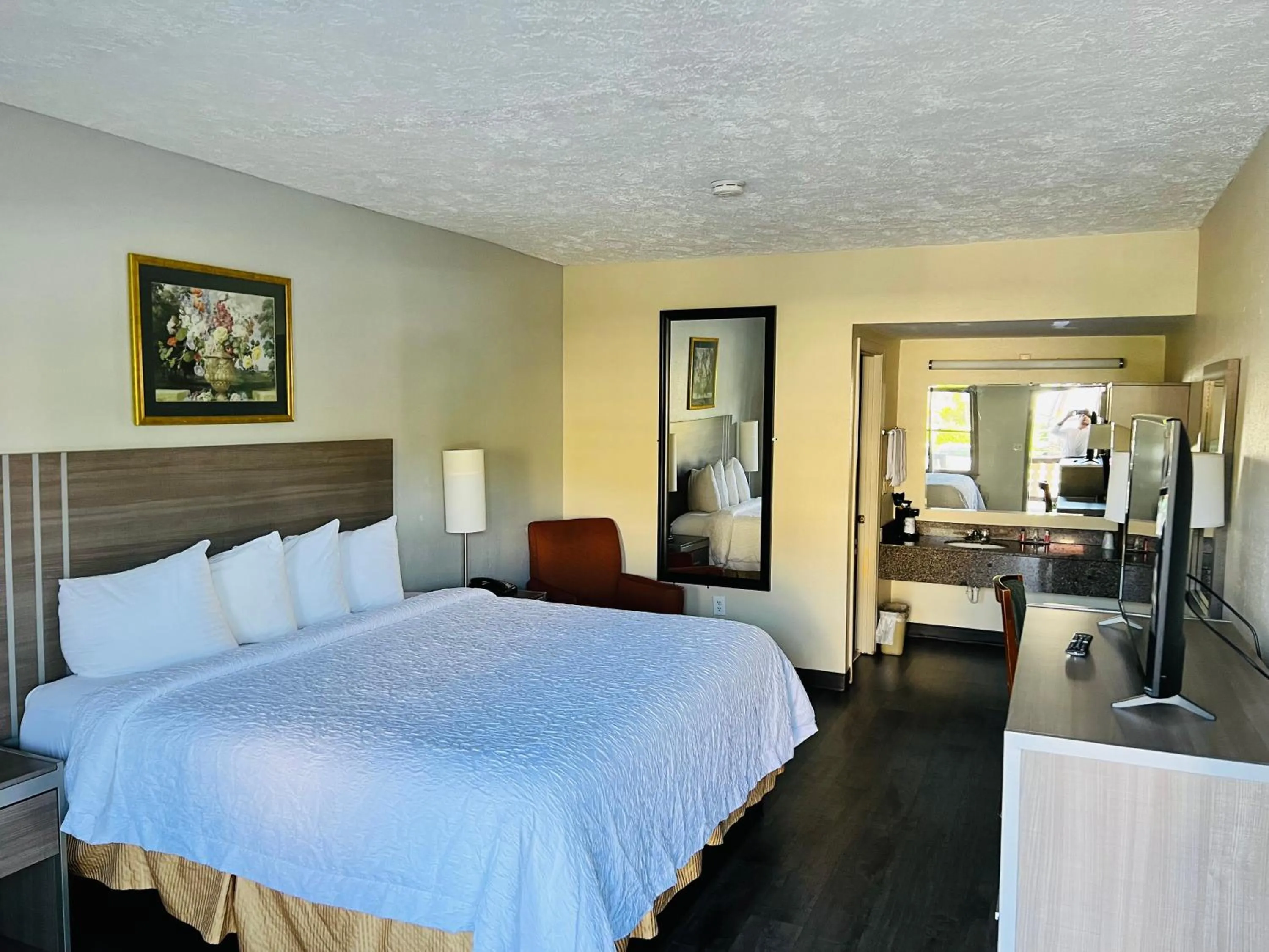 King Room - Non Smoking in Alpine Valley Inn