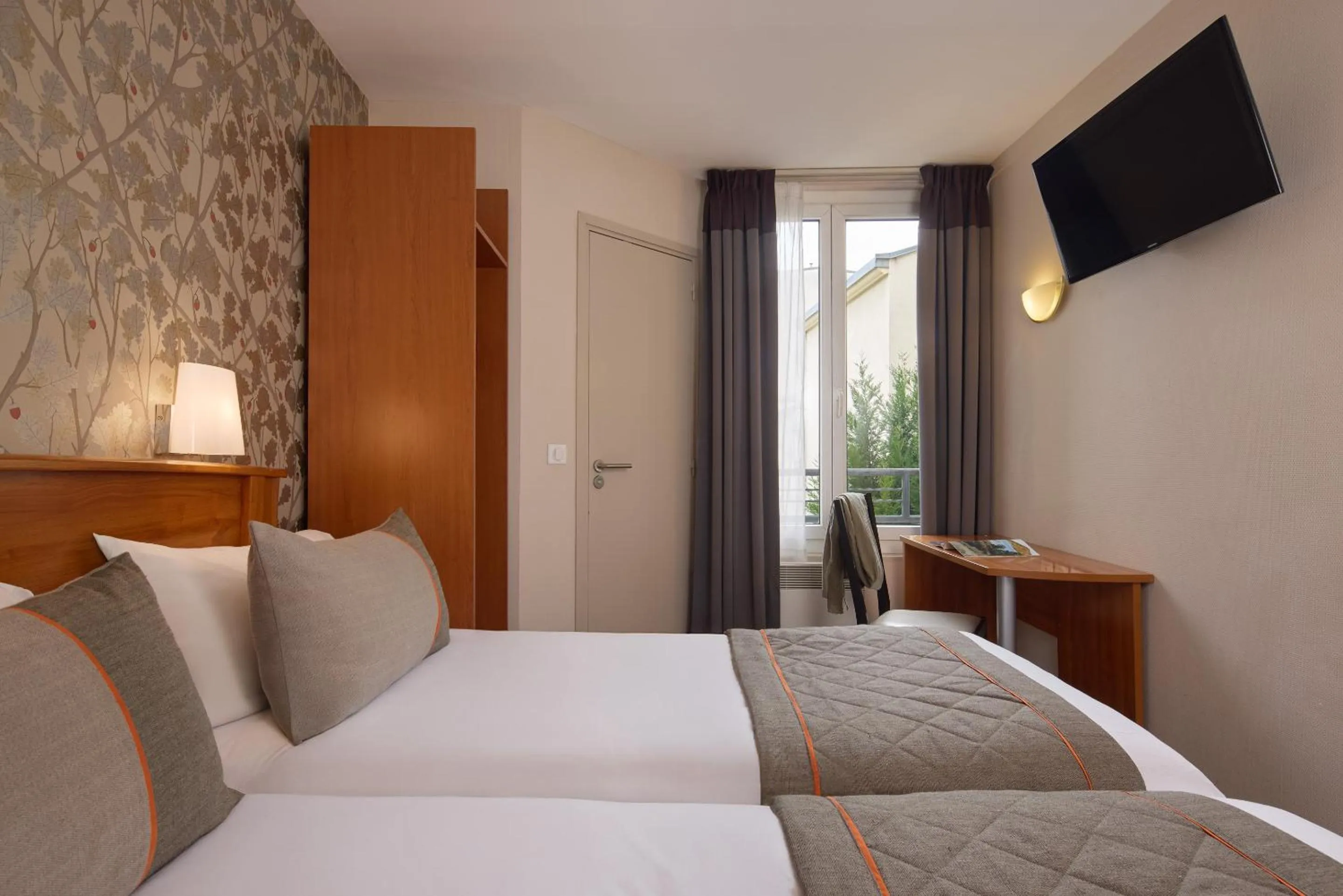 Comfort Twin Room in Timhotel Tour Eiffel