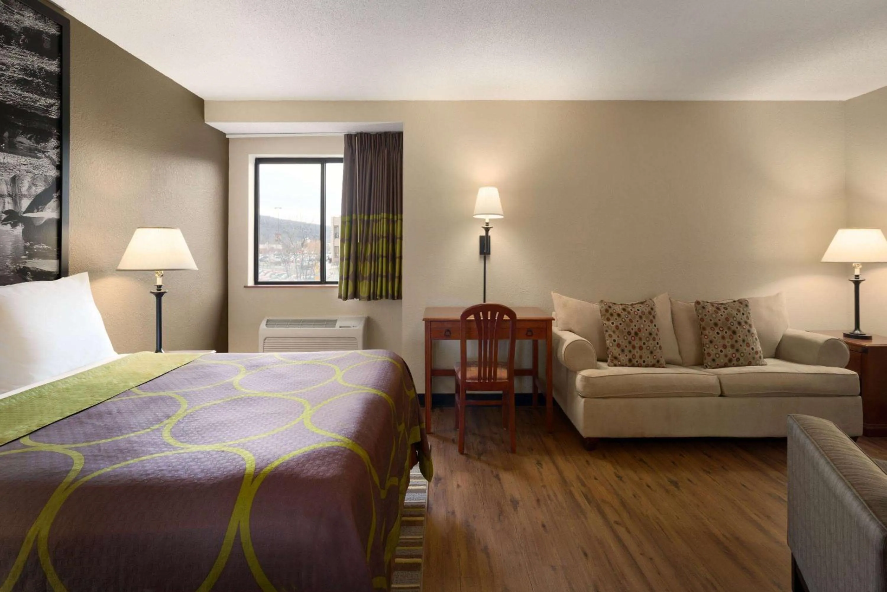 Queen Studio Suite - Non-Smoking in Super 8 by Wyndham Ithaca