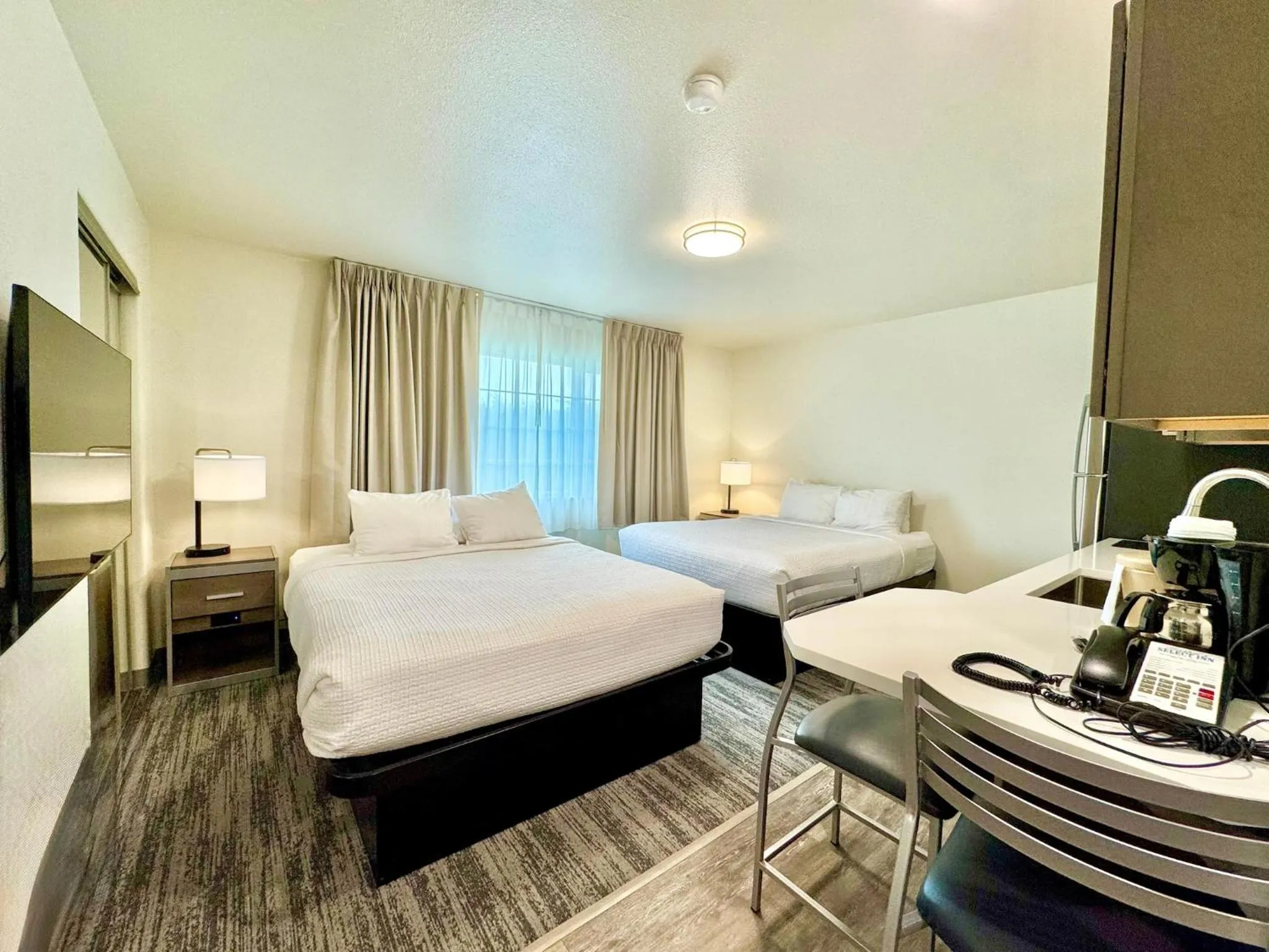 Queen Room with Two Queen Beds in Alaska's Select Inn Wasilla