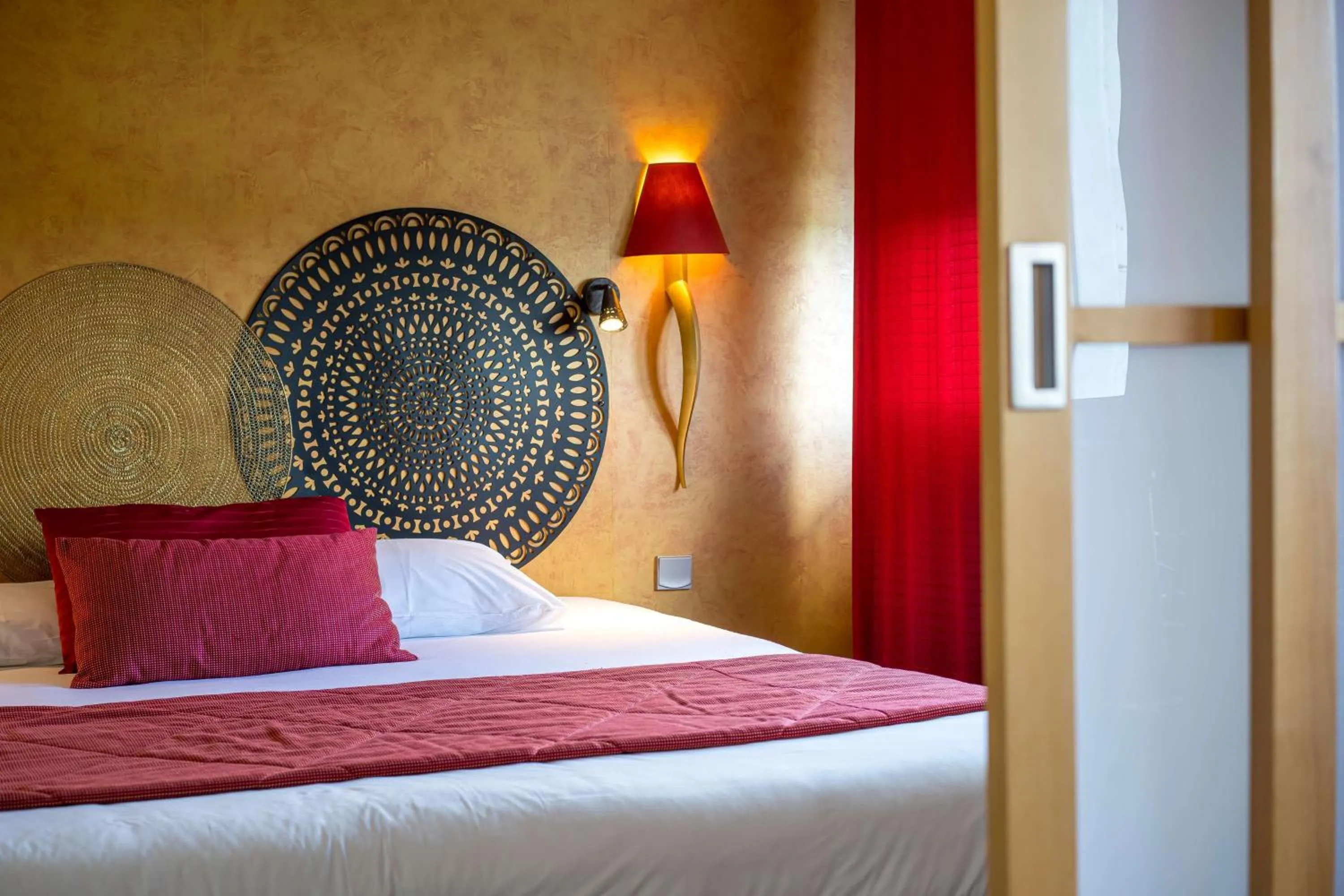 King Suite with River View  in Best Western Adagio Saumur