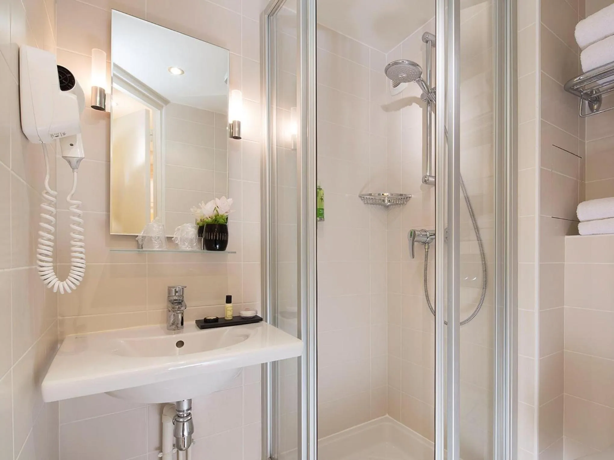 Deluxe Double or Twin Room in Queen Mary Opera