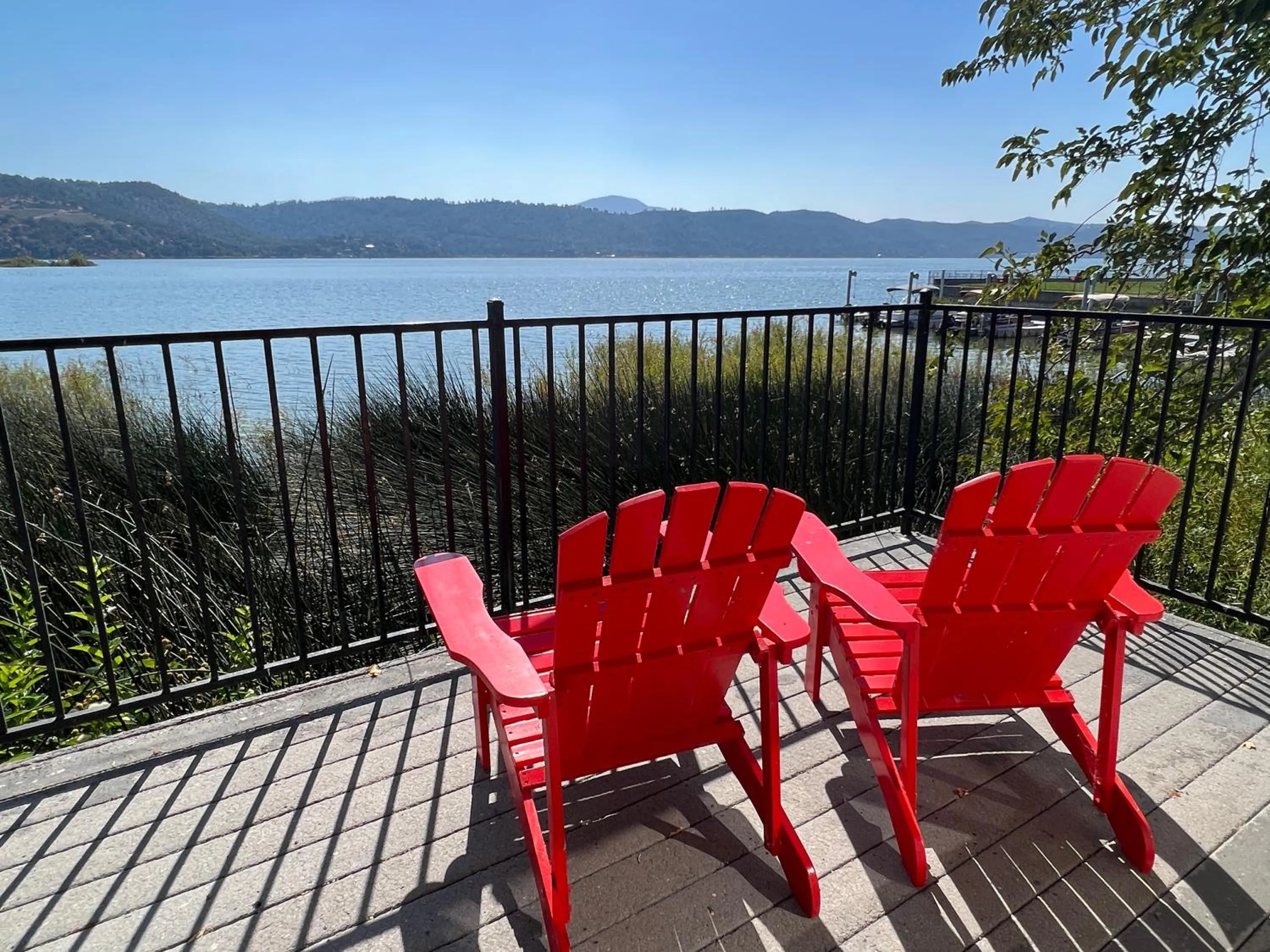 Queen Suite in Clear Lake Cottages & Marina