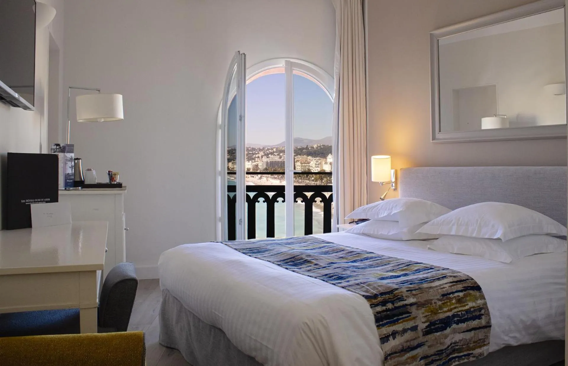 Tradition Double Room  with Sea View in Hotel Suisse
