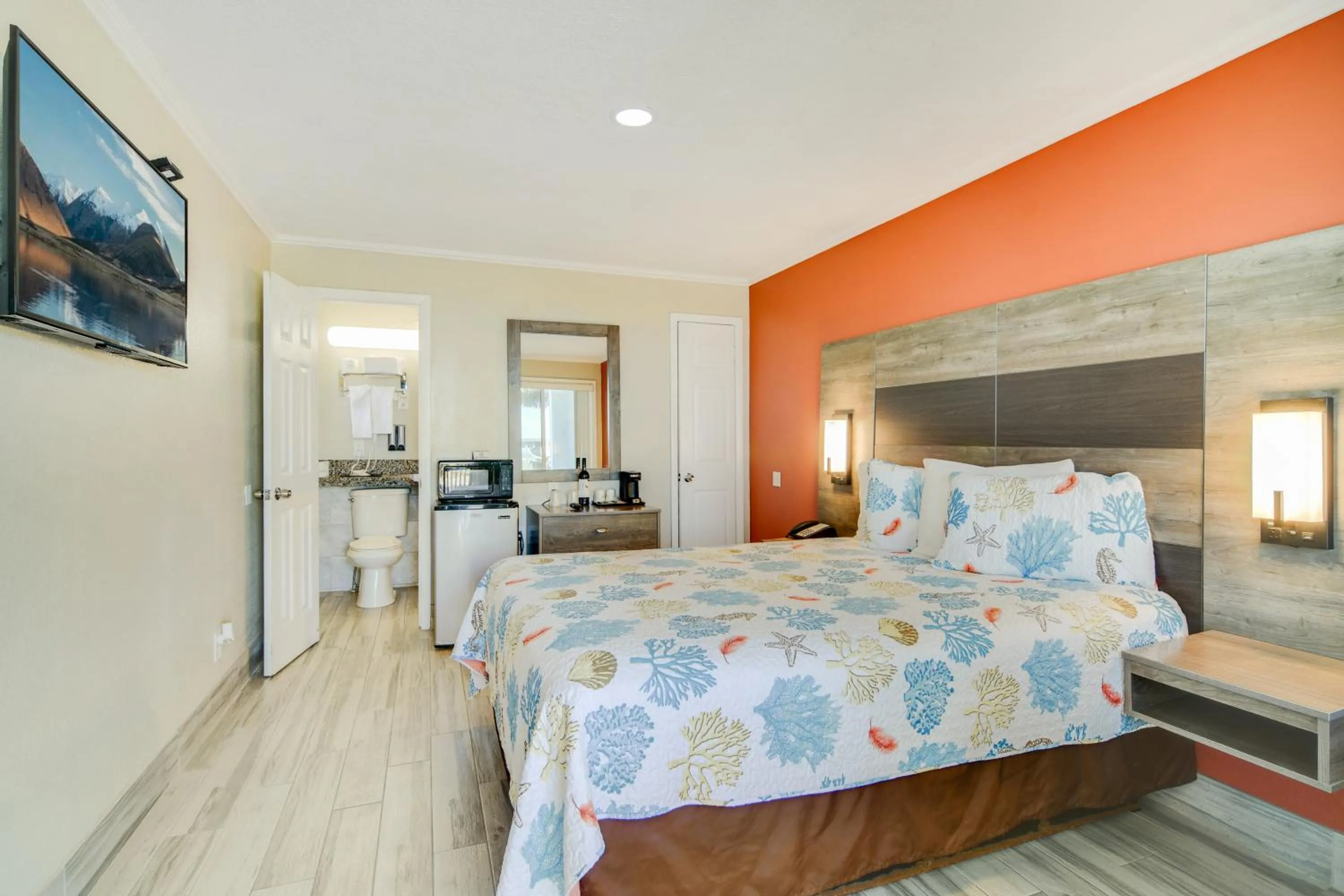 Queen Room with Sea View in Anthony's on the Beach