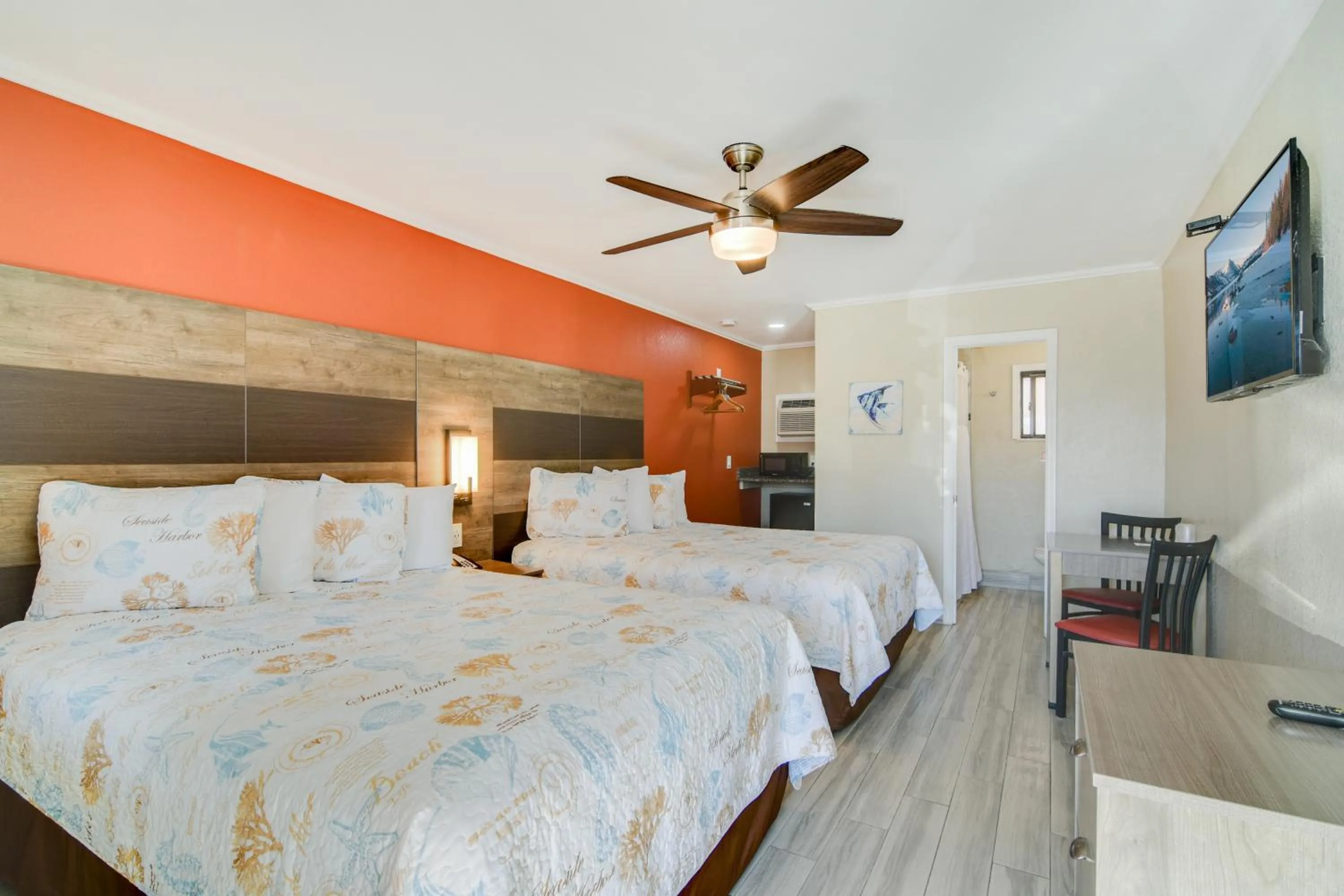 Queen Room with Two Queen Beds - Non-Smoking in Anthony's on the Beach