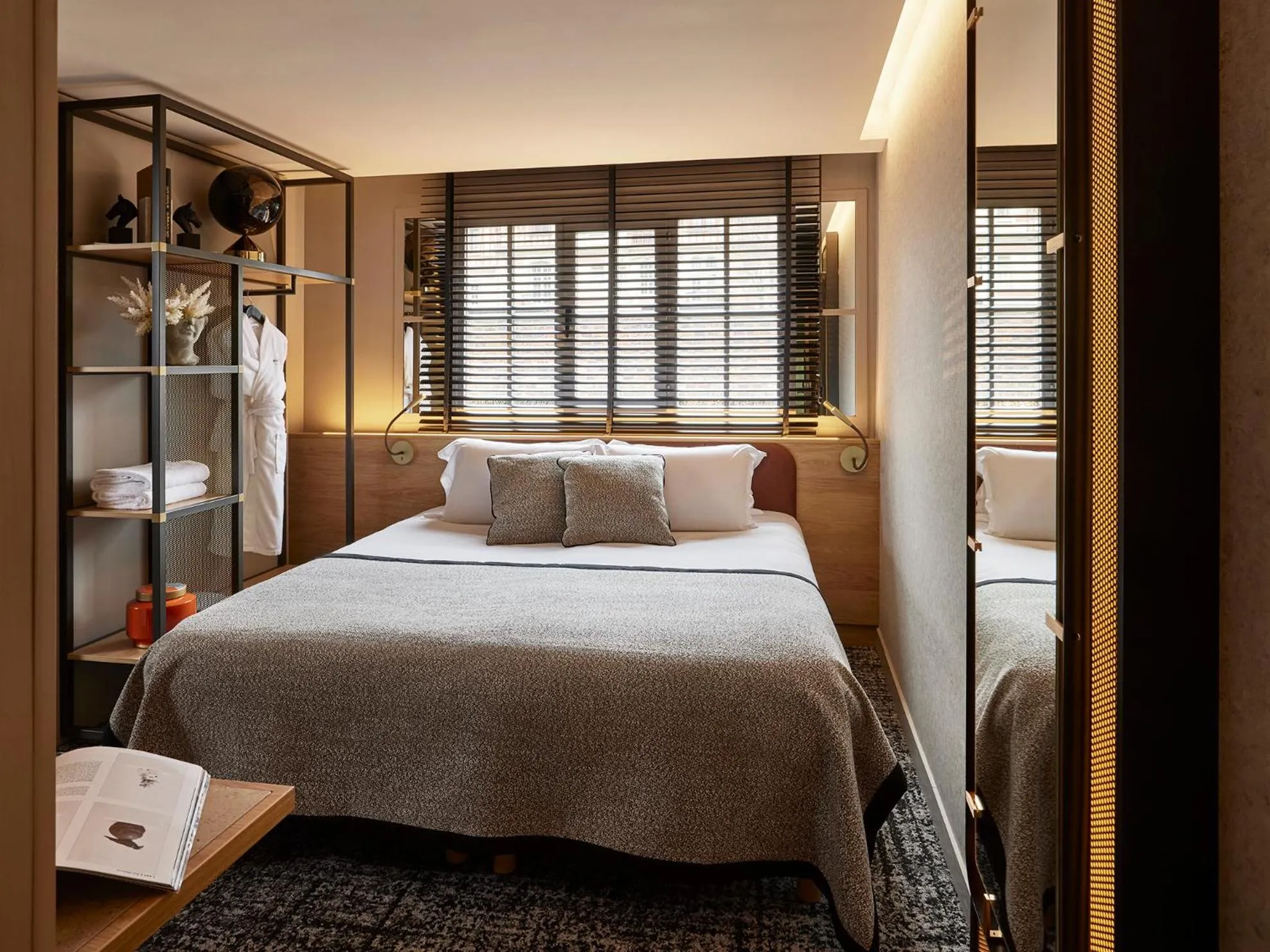 Pro Work Room (Factory)  in Château Jeanne & The Forest - Château de Montvillargenne