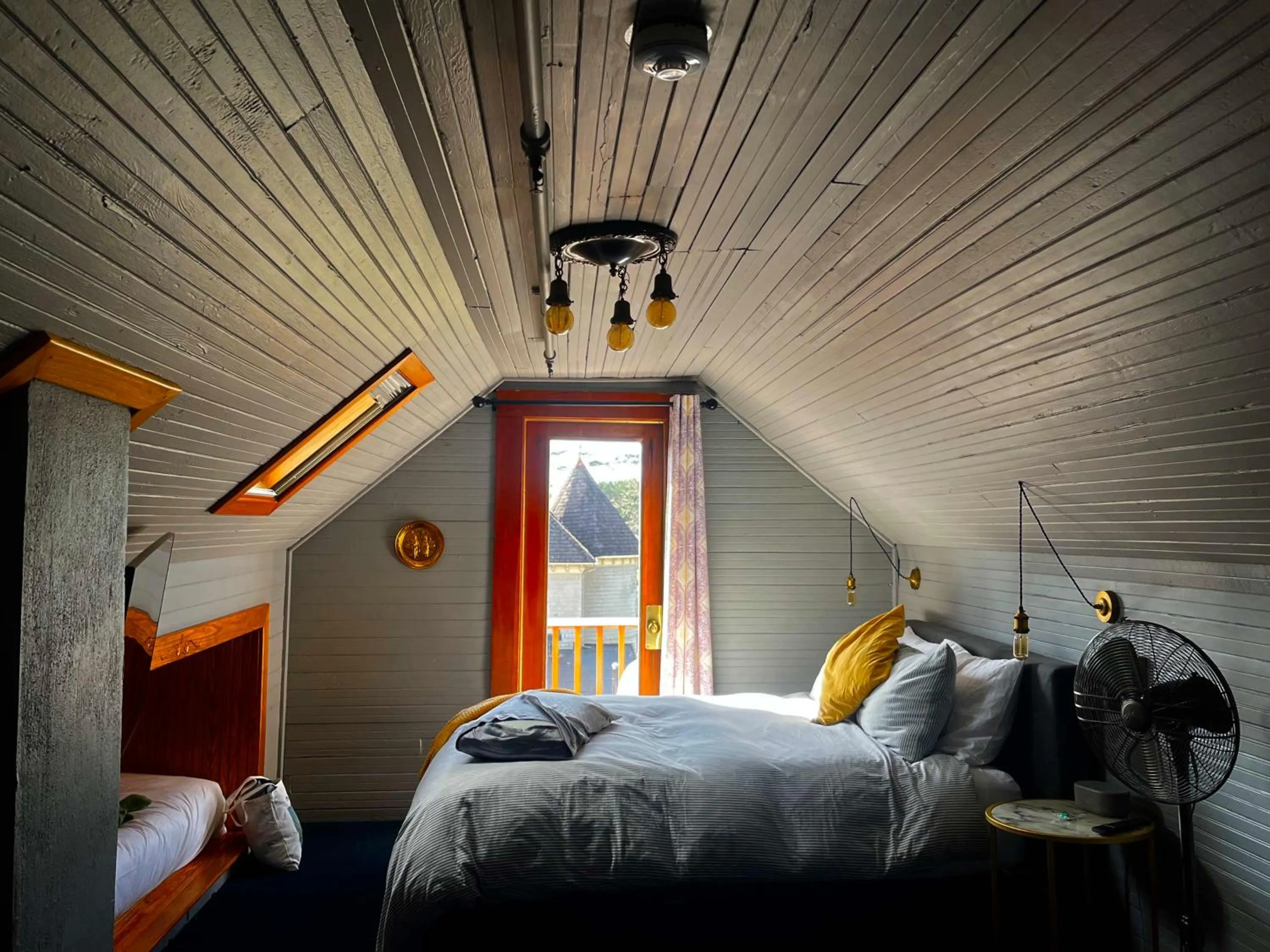 Standard Queen Room in Shelburne Hotel