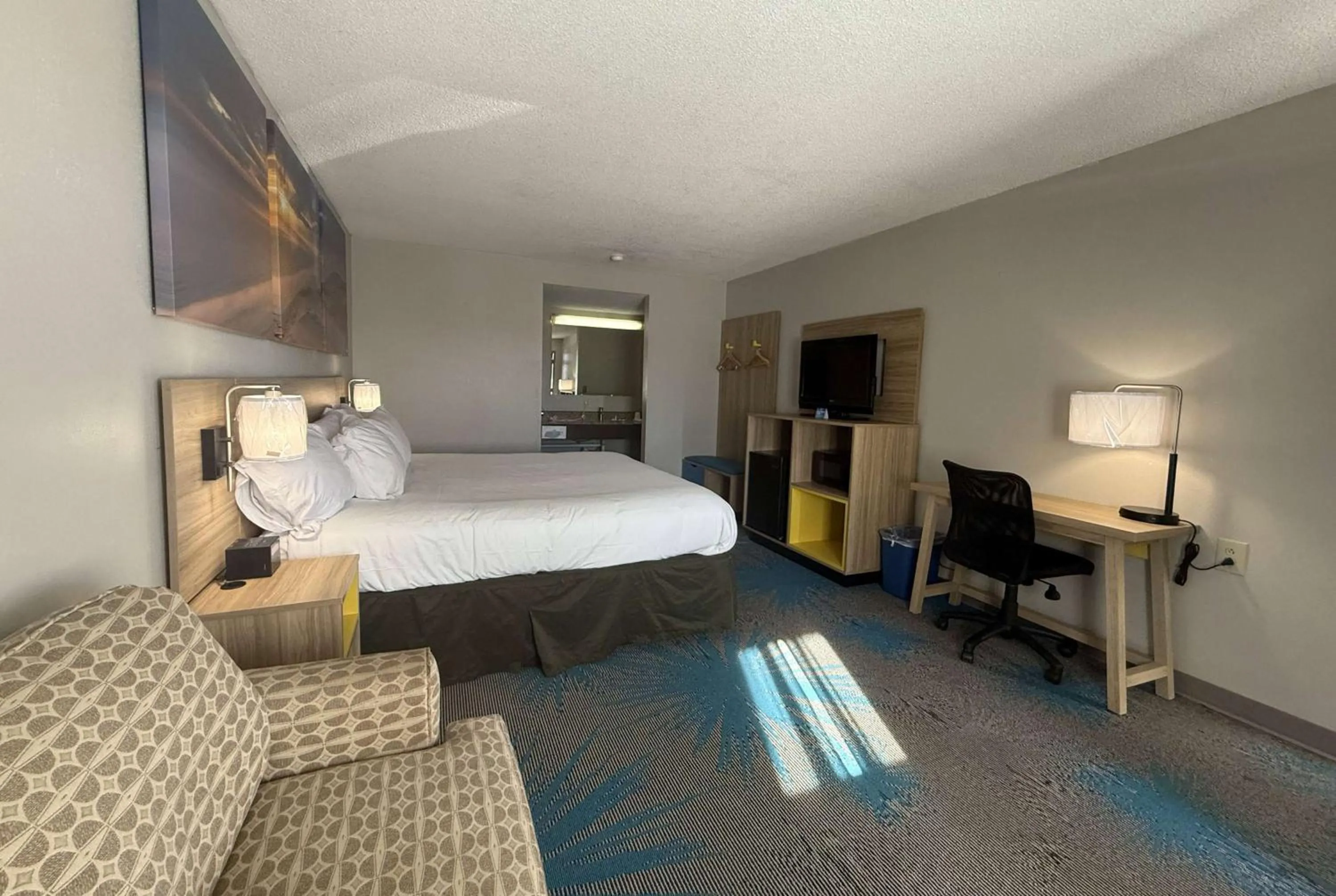 King Room - Mobility Access/Non-Smoking in Days Inn by Wyndham Hannibal