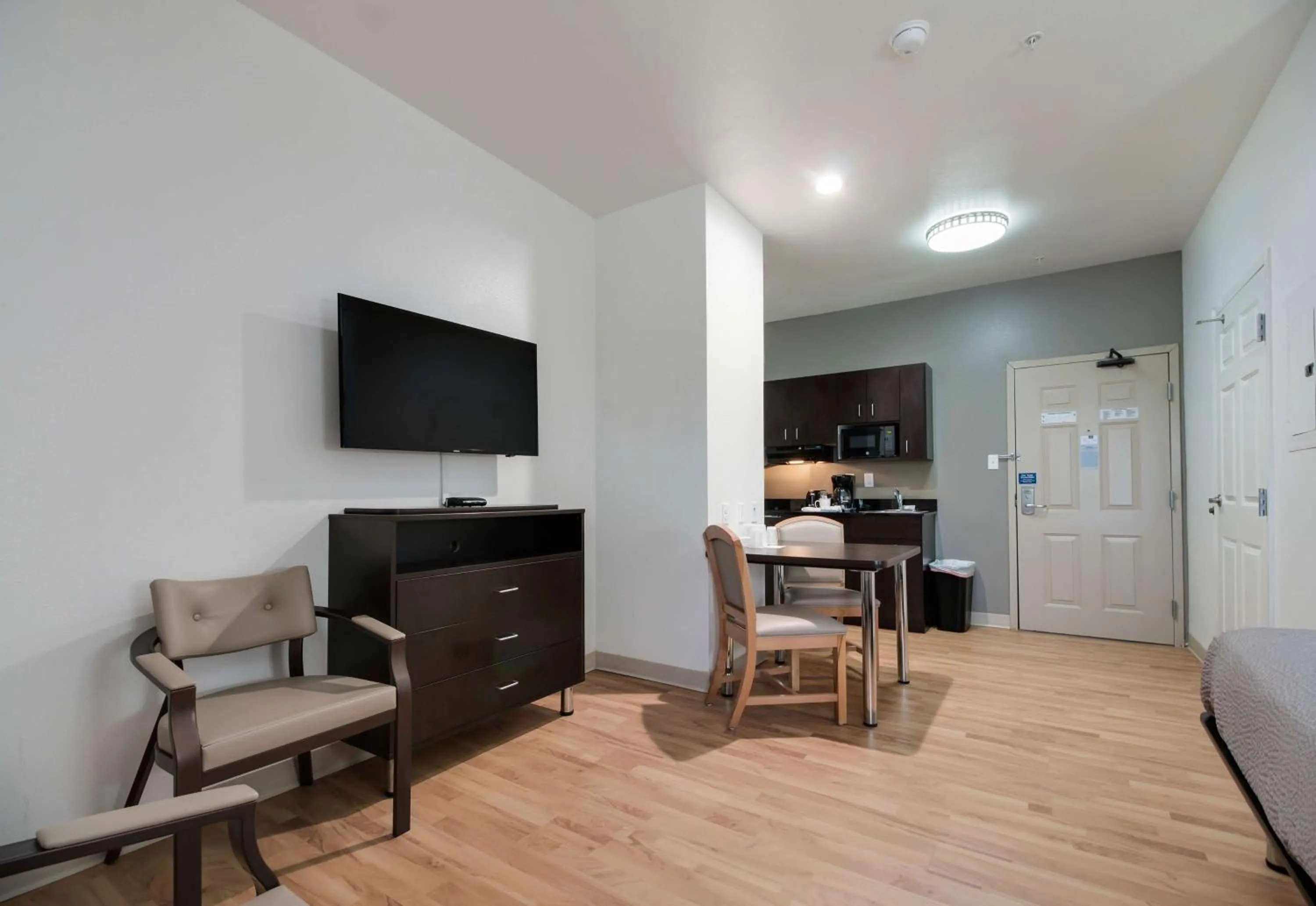 Queen Room - Disability Access - Roll in Shower in Studio 6-Ingleside, TX