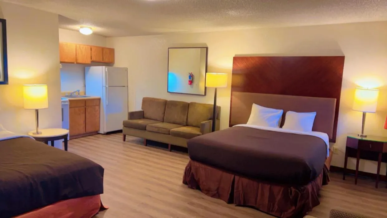 One Room Suite - Non Smoking in Rodeway Inn