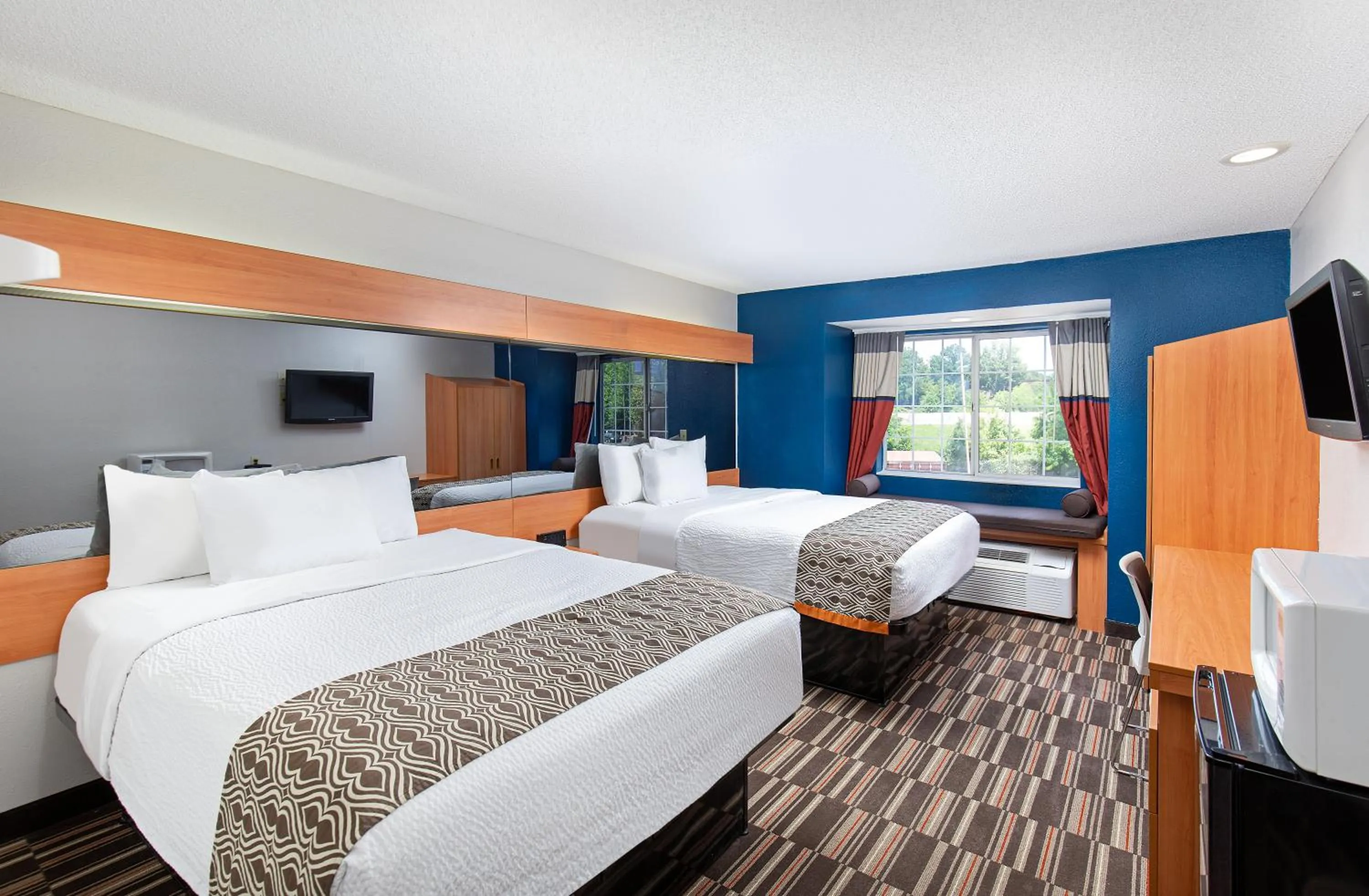 Queen Room with Two Queen Beds - Non-Smoking in Microtel Inn & Suites by Wyndham Cordova Memphis I-40 East
