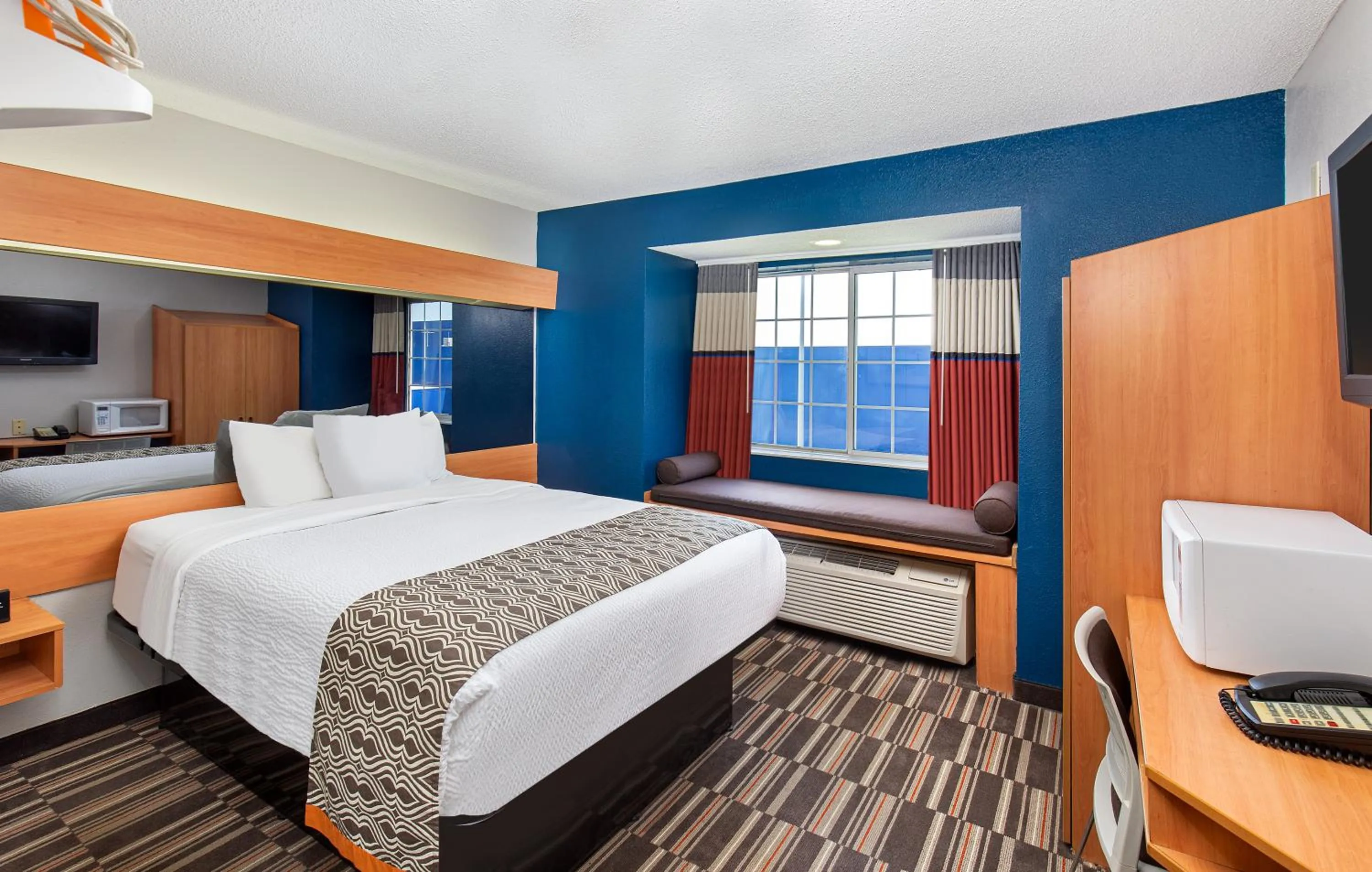 Queen Room - Non-Smoking in Microtel Inn & Suites by Wyndham Cordova Memphis I-40 East