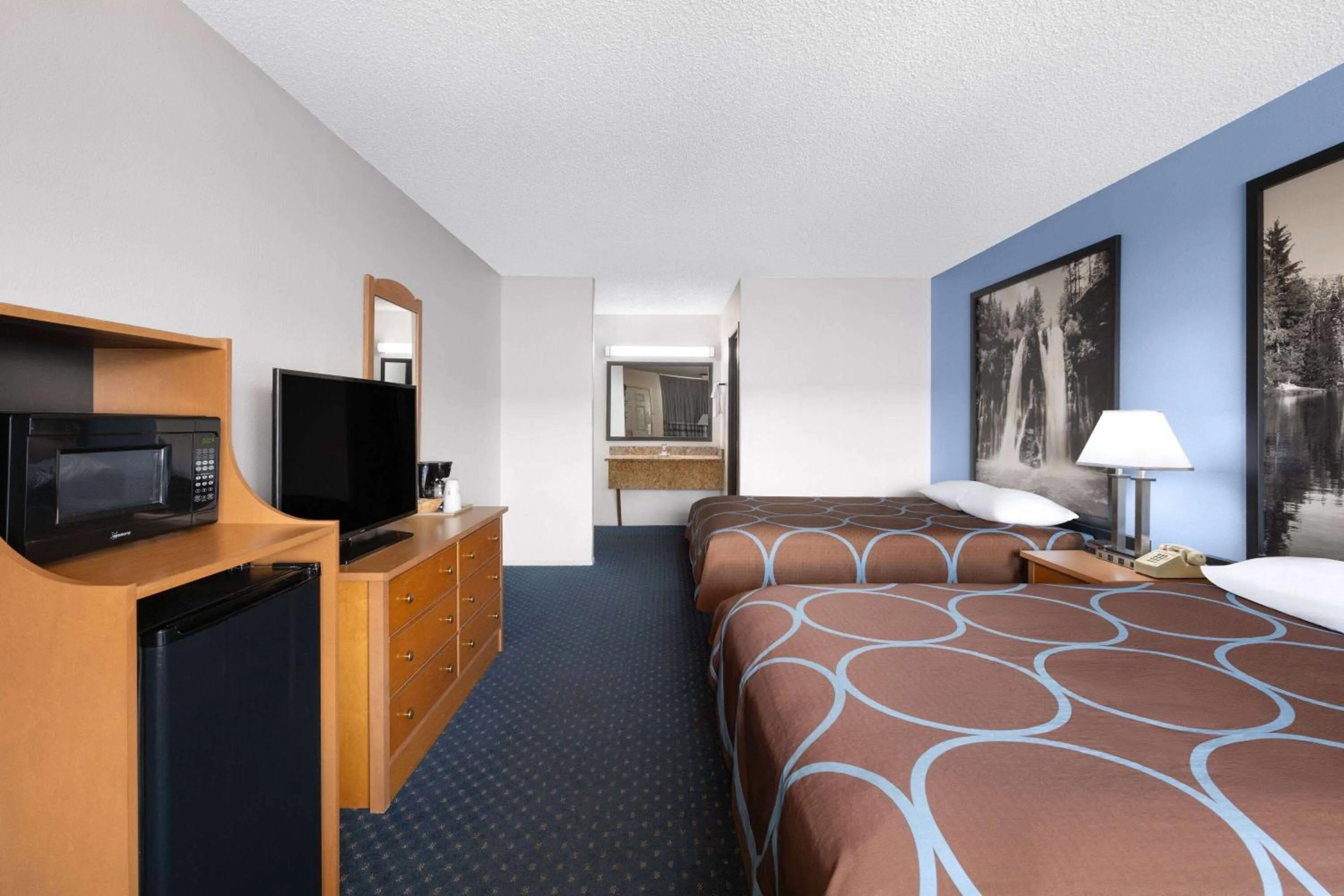 Queen Room with Two Queen Beds - Non-Smoking in Super 8 by Wyndham Susanville