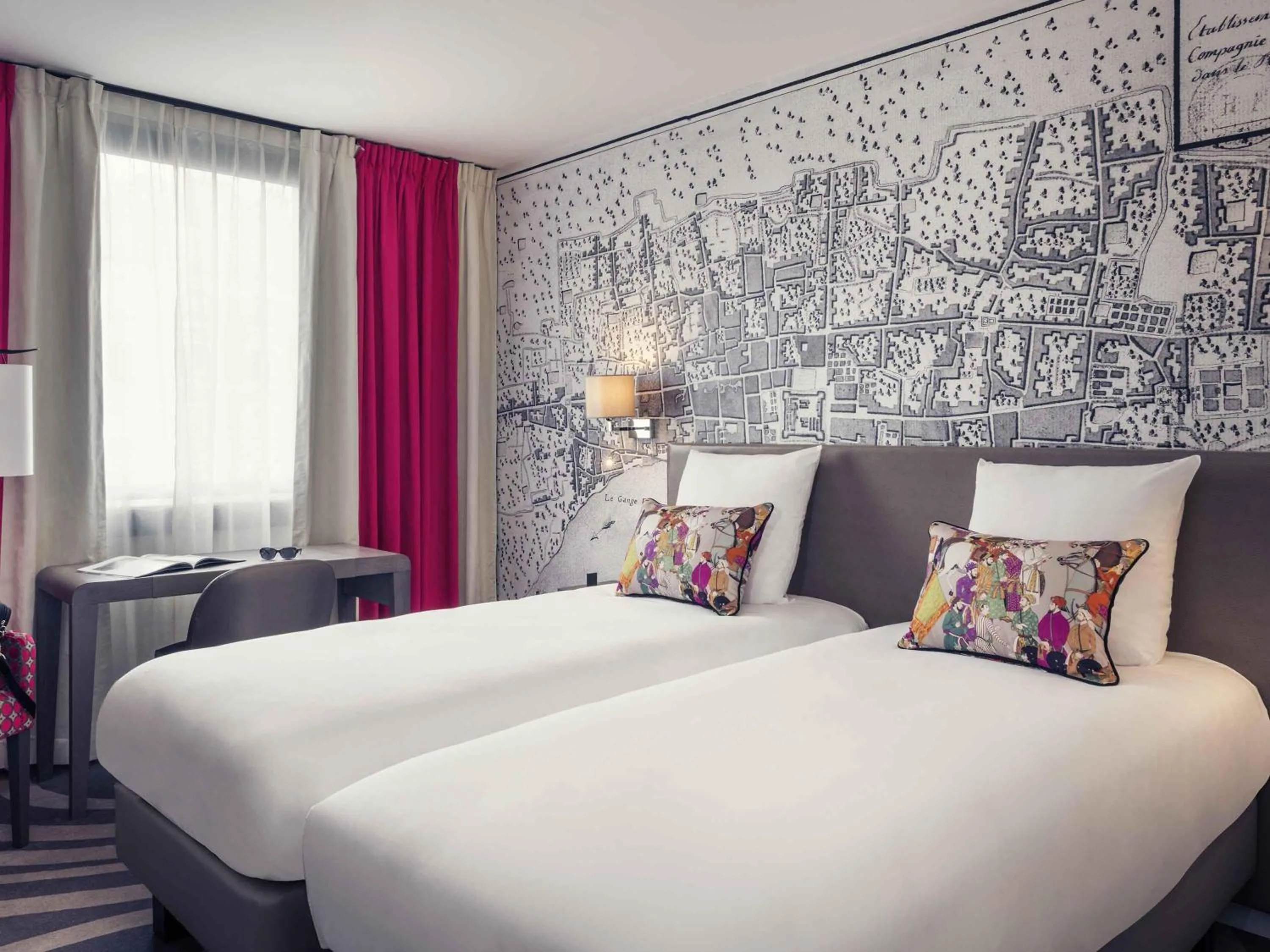 Classic Twin Room in Mercure Tour Eiffel Grenelle