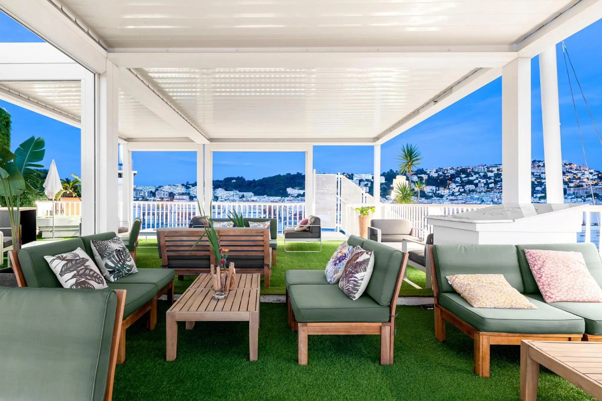 Patio in Splendid Hotel & Spa Nice