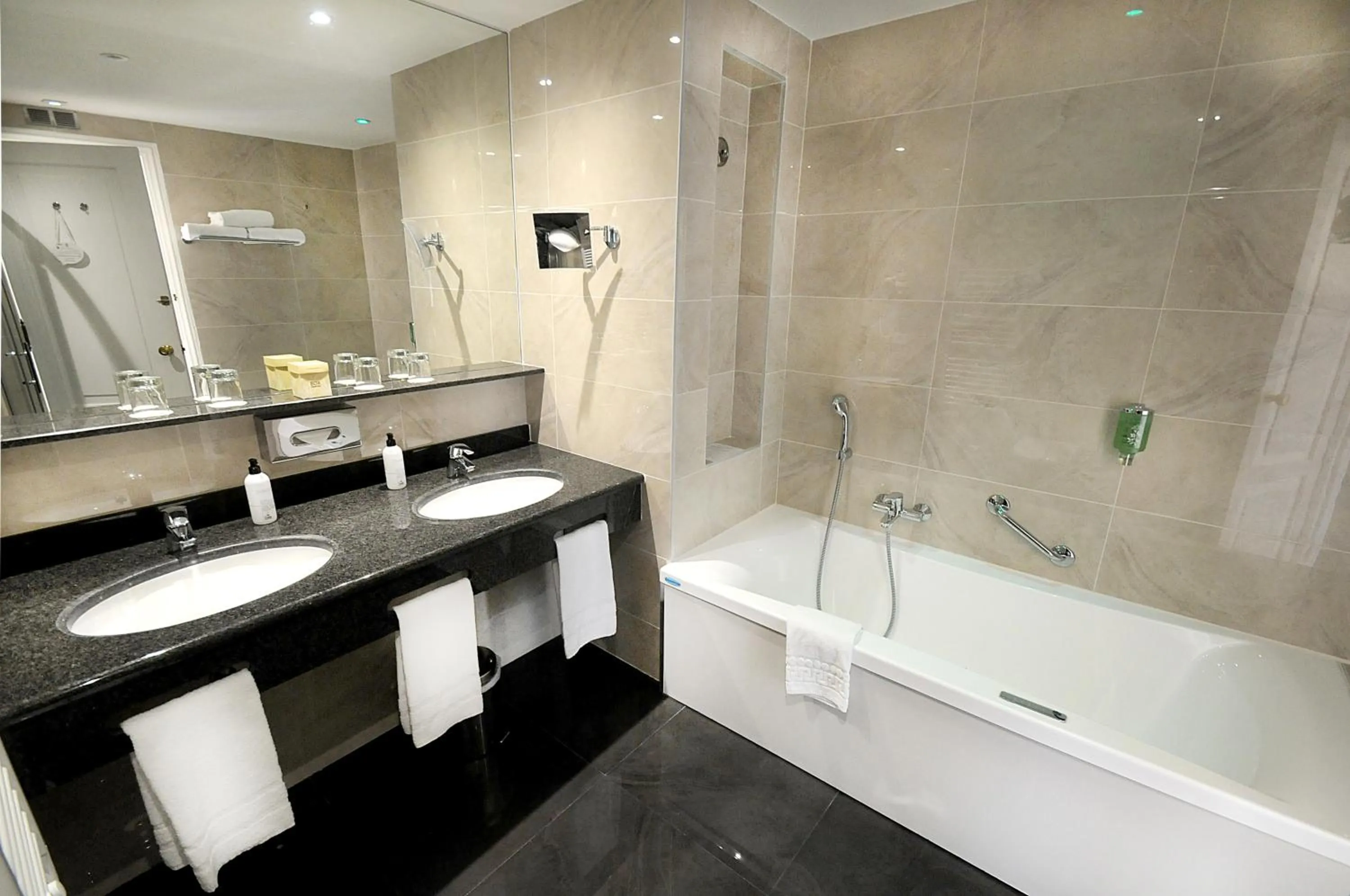 Bathroom in Splendid Hotel & Spa Nice