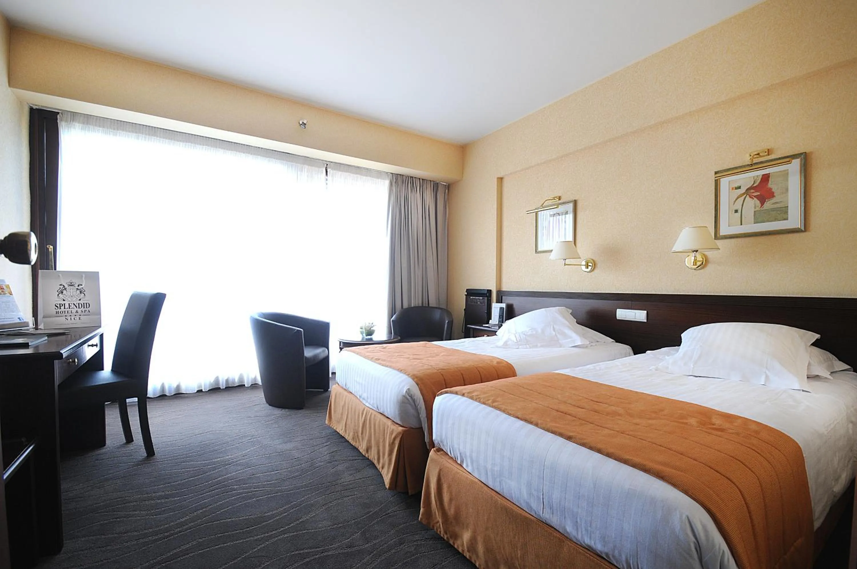 Bed in Splendid Hotel & Spa Nice