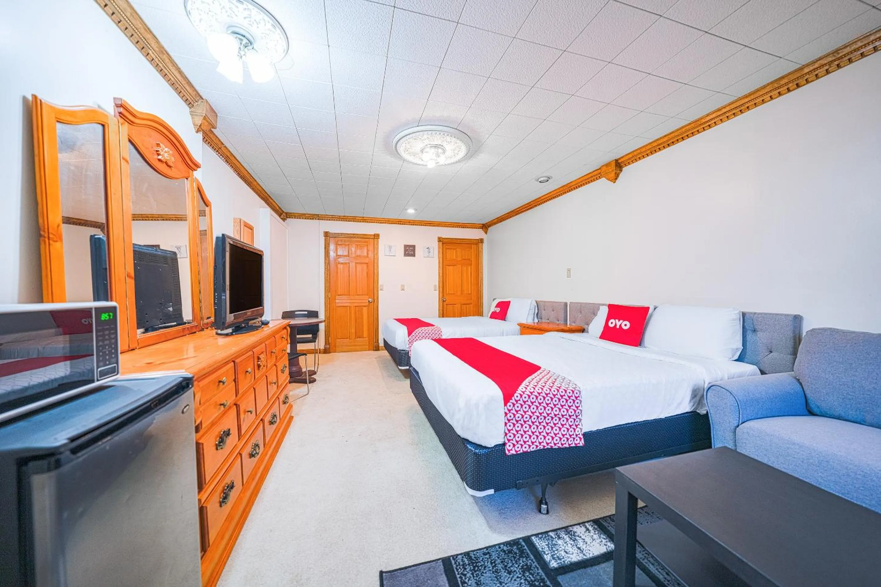 Queen Room with Two Queen Beds in OYO Hotel Portland OR near Airport