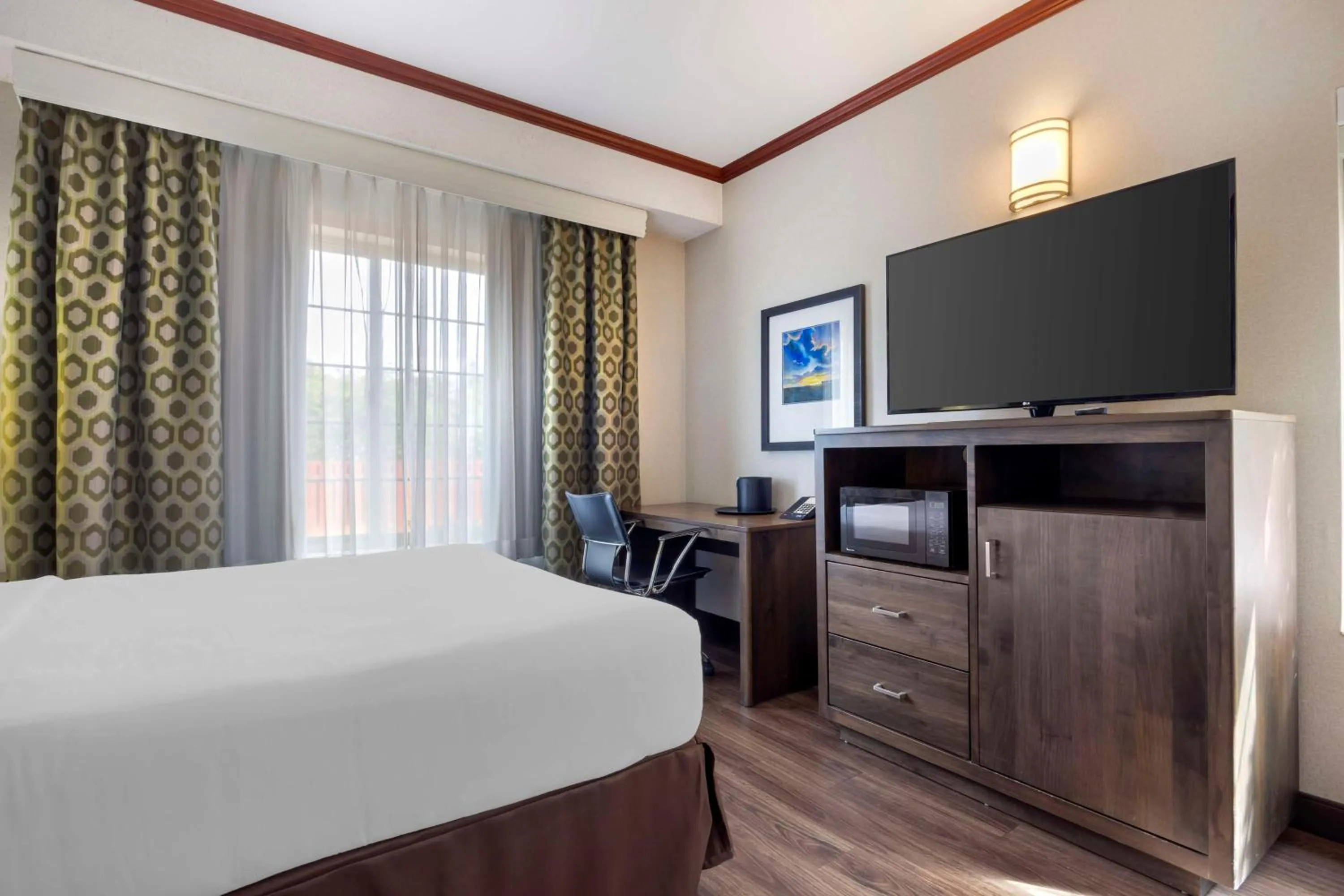 Queen Room with Spa Bath - Disability Access/Non-Smoking in Best Western Plus Northwind Inn & Suites