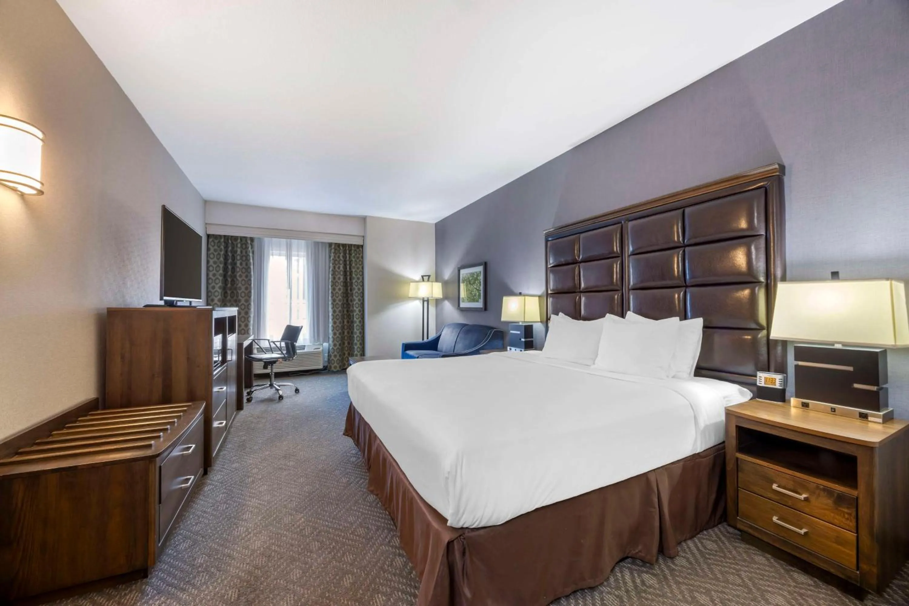 King Room with Roll-In Shower - Mobility Access in Best Western Plus Northwind Inn & Suites