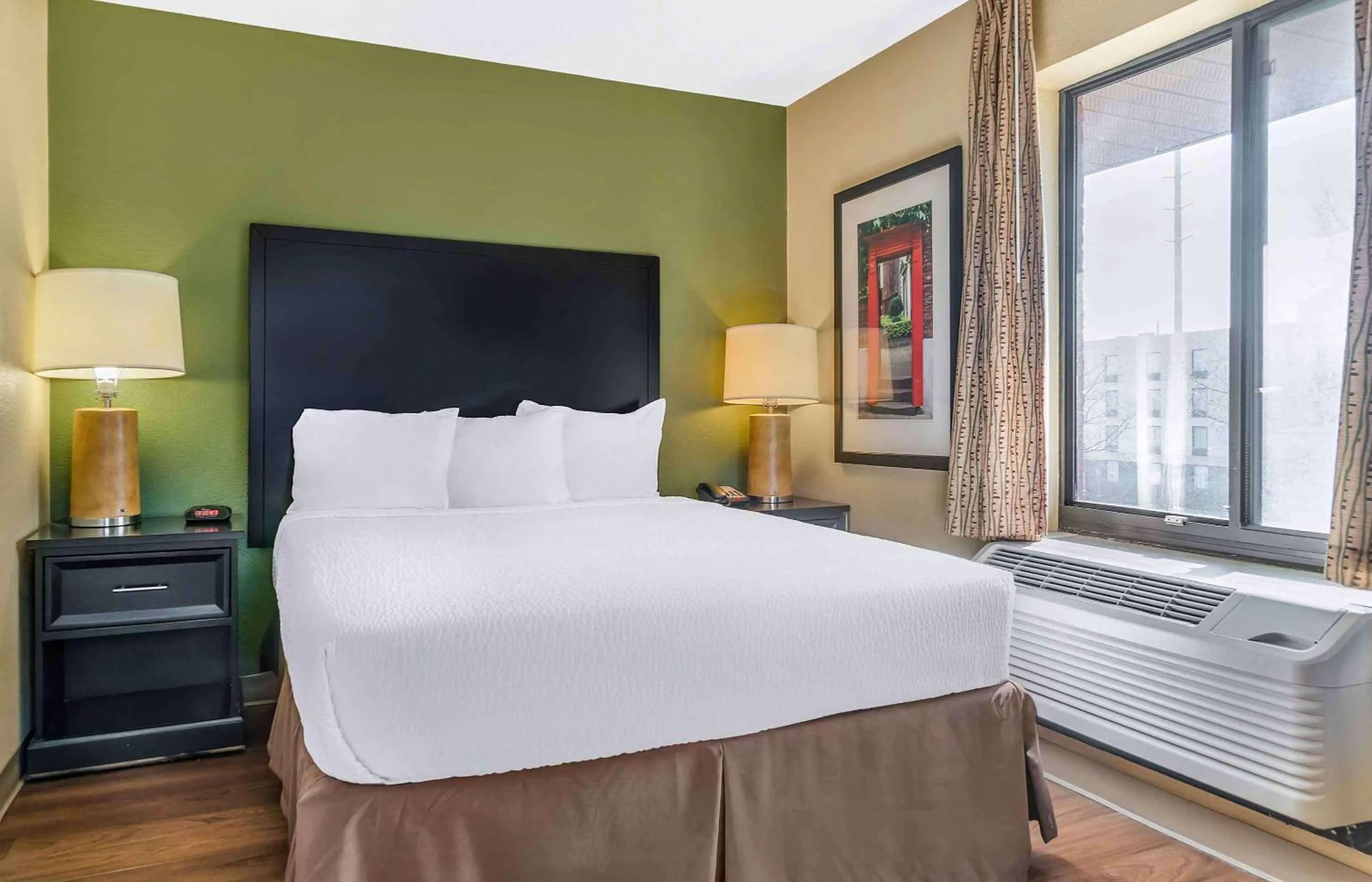 Deluxe Studio with 1 Queen Bed - Non-Smoking in Extended Stay America Select Suites - Detroit - Ann Arbor - University South