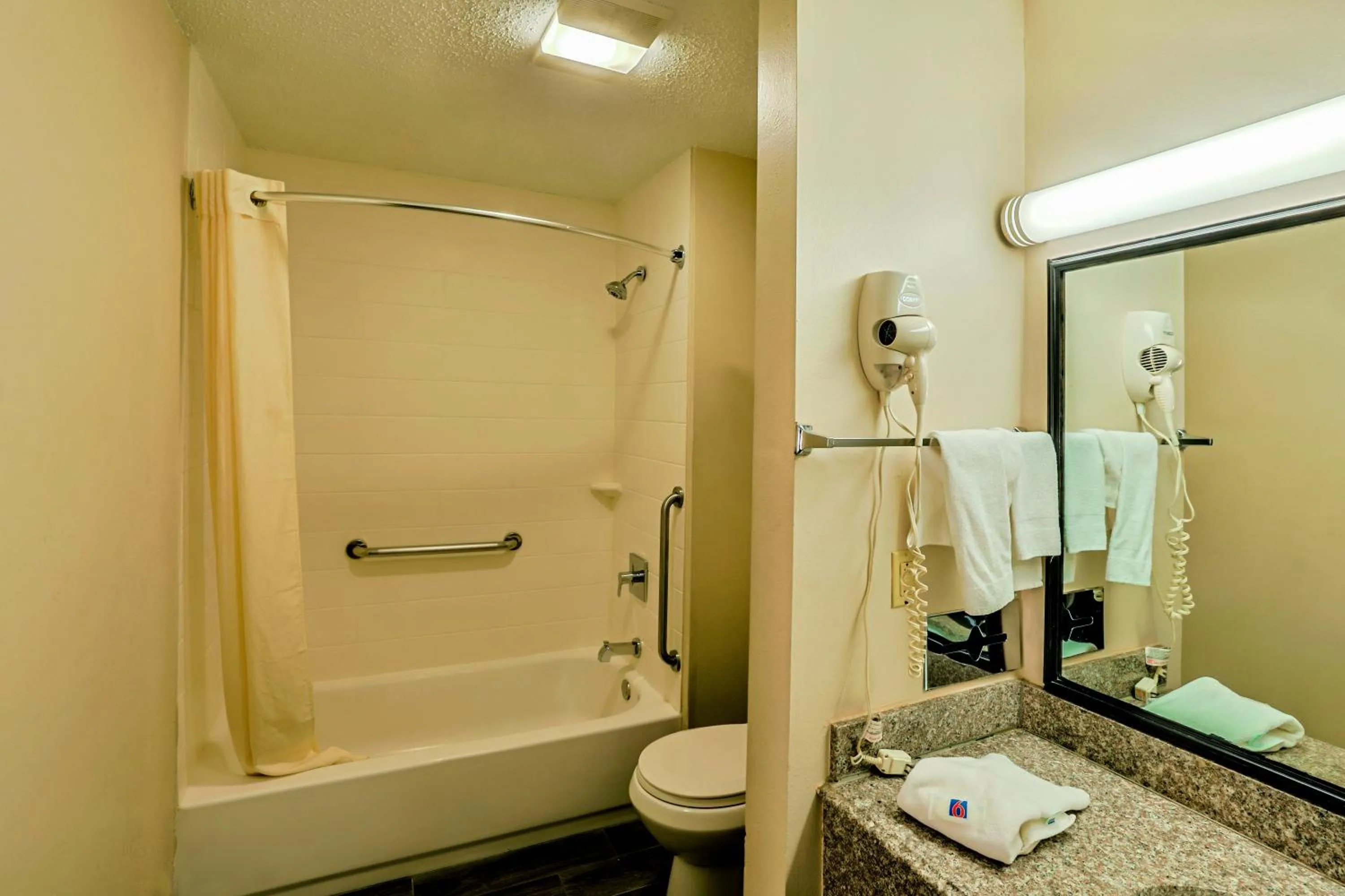 Quadruple Room - Disability Access - Smoking in Motel 6 Nacogdoches, TX