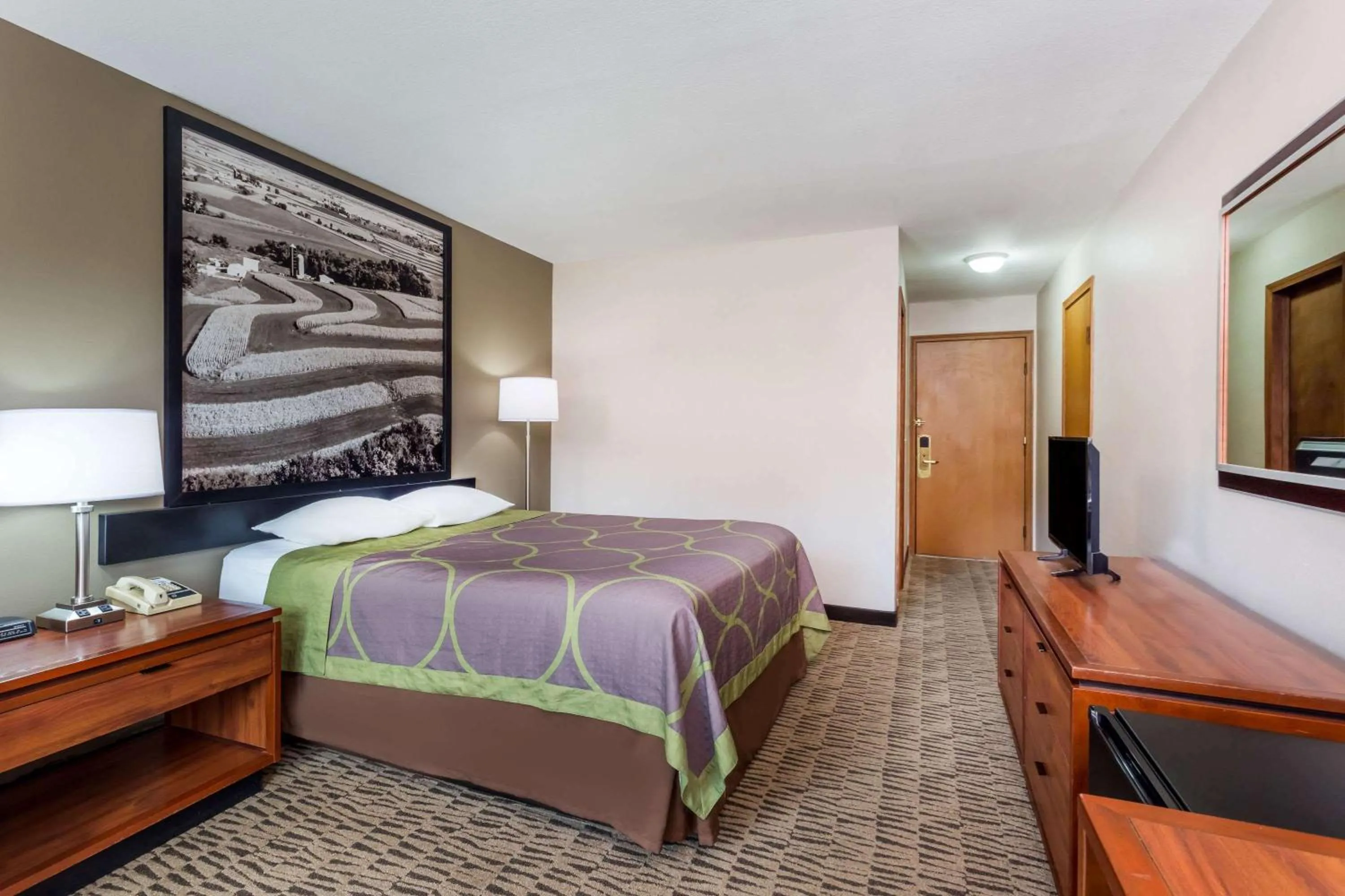 Deluxe Suite - Non-Smoking in Super 8 by Wyndham Platteville