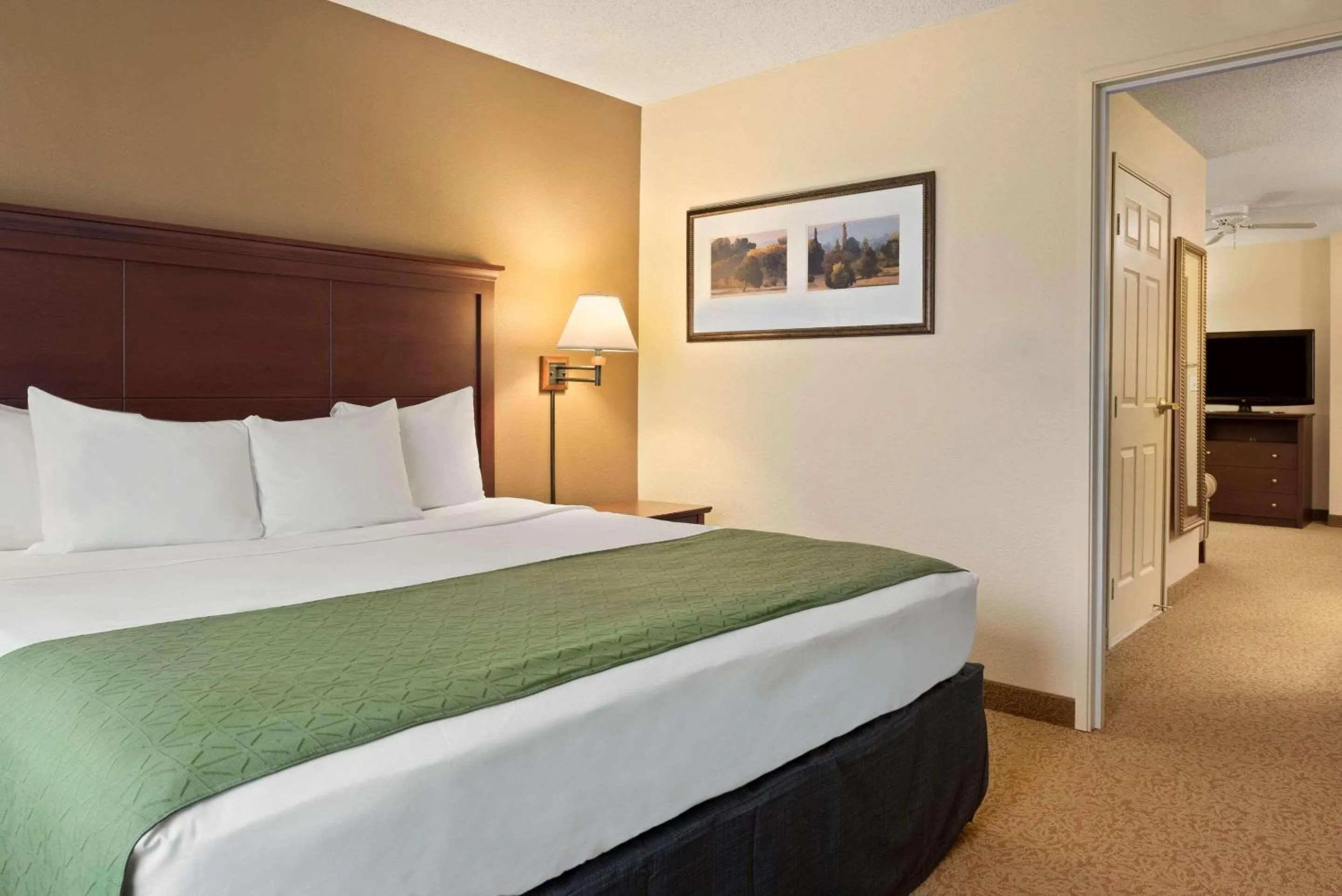 King Suite with Spa Bath - Disability Access in Country Inn & Suites by Radisson, Stevens Point, WI